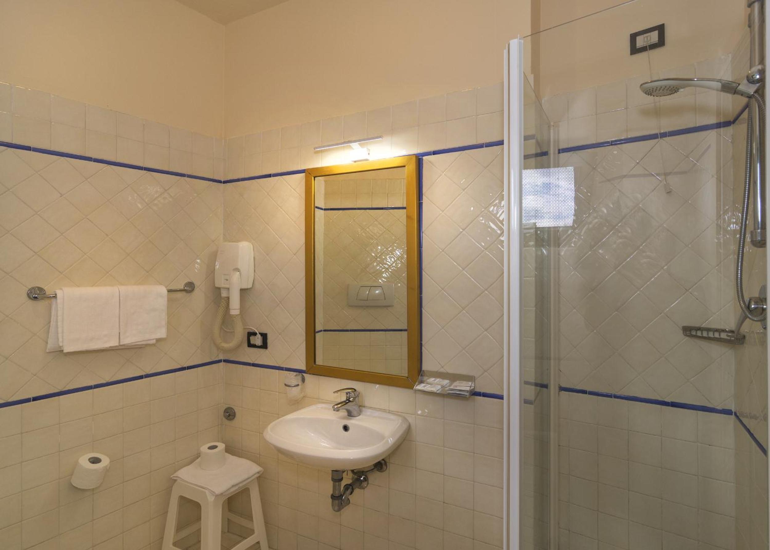 Triple Room - Photo 6