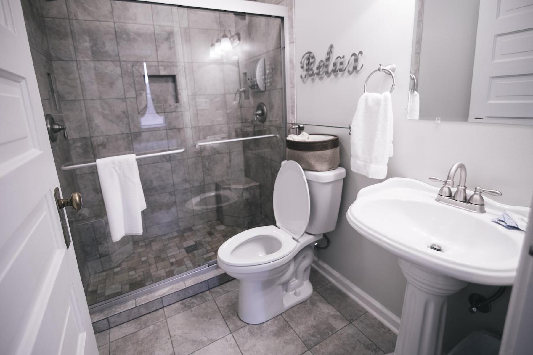 Deluxe King Suite photo 2