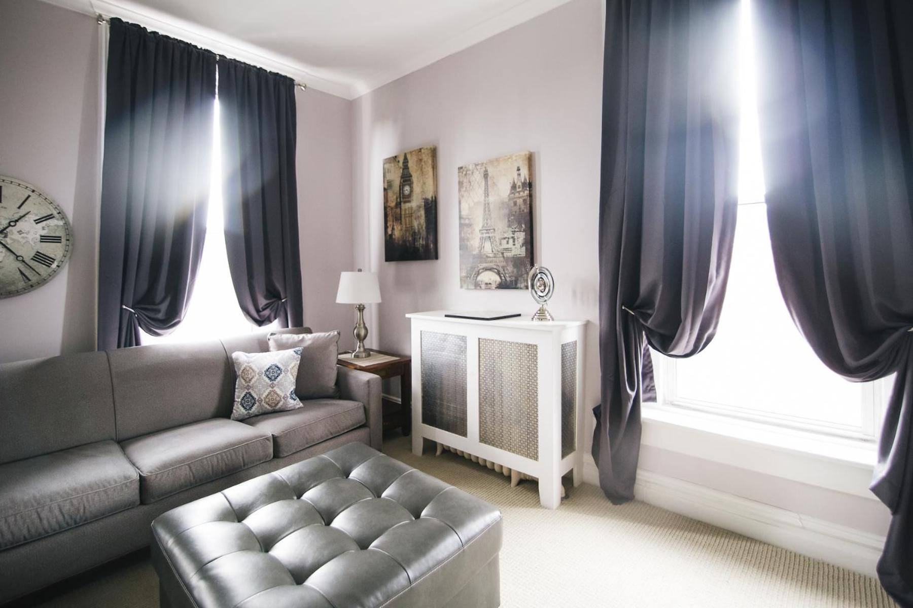 Deluxe King Suite photo 1