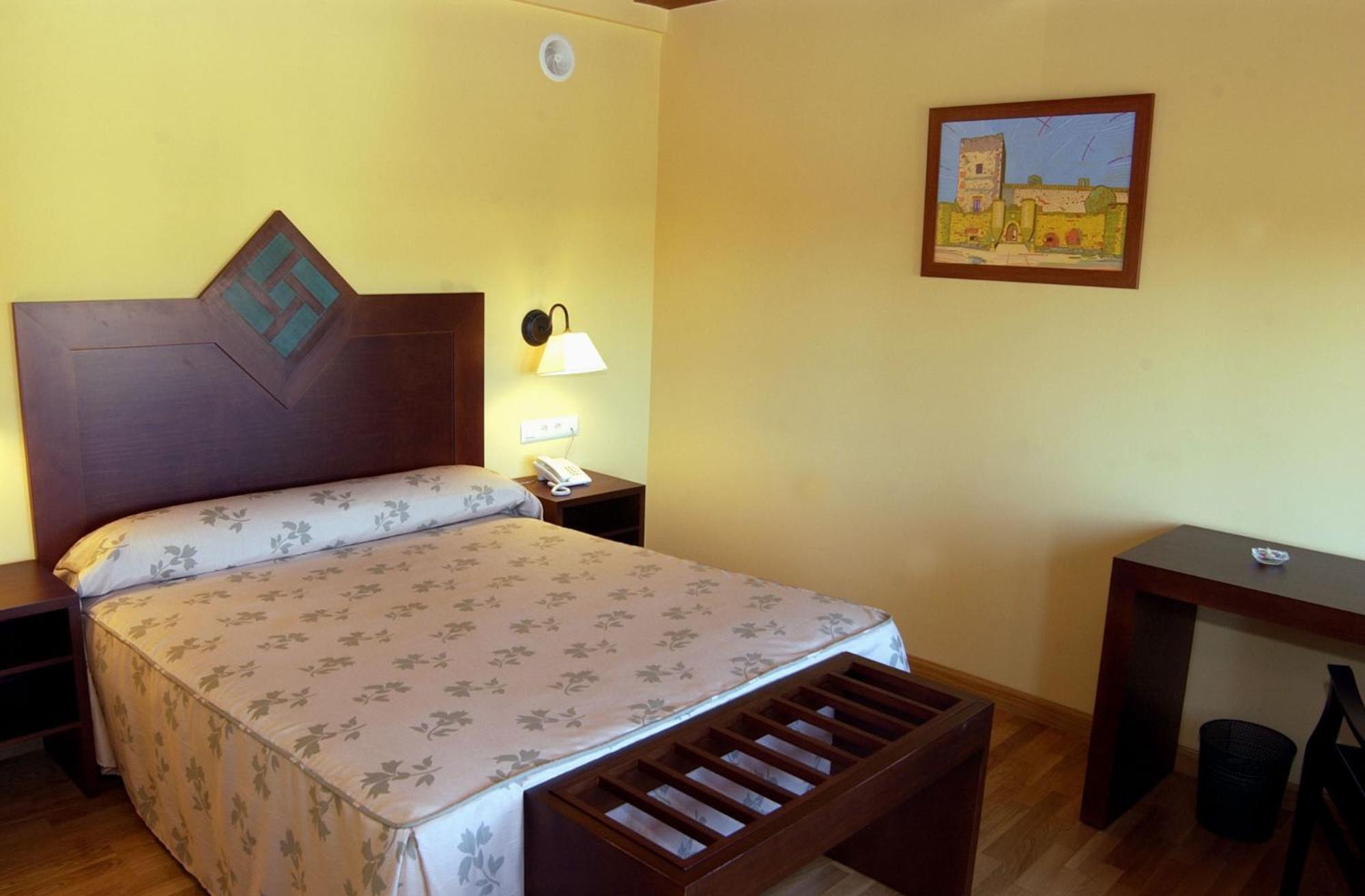 Double or Twin Room - Photo 4