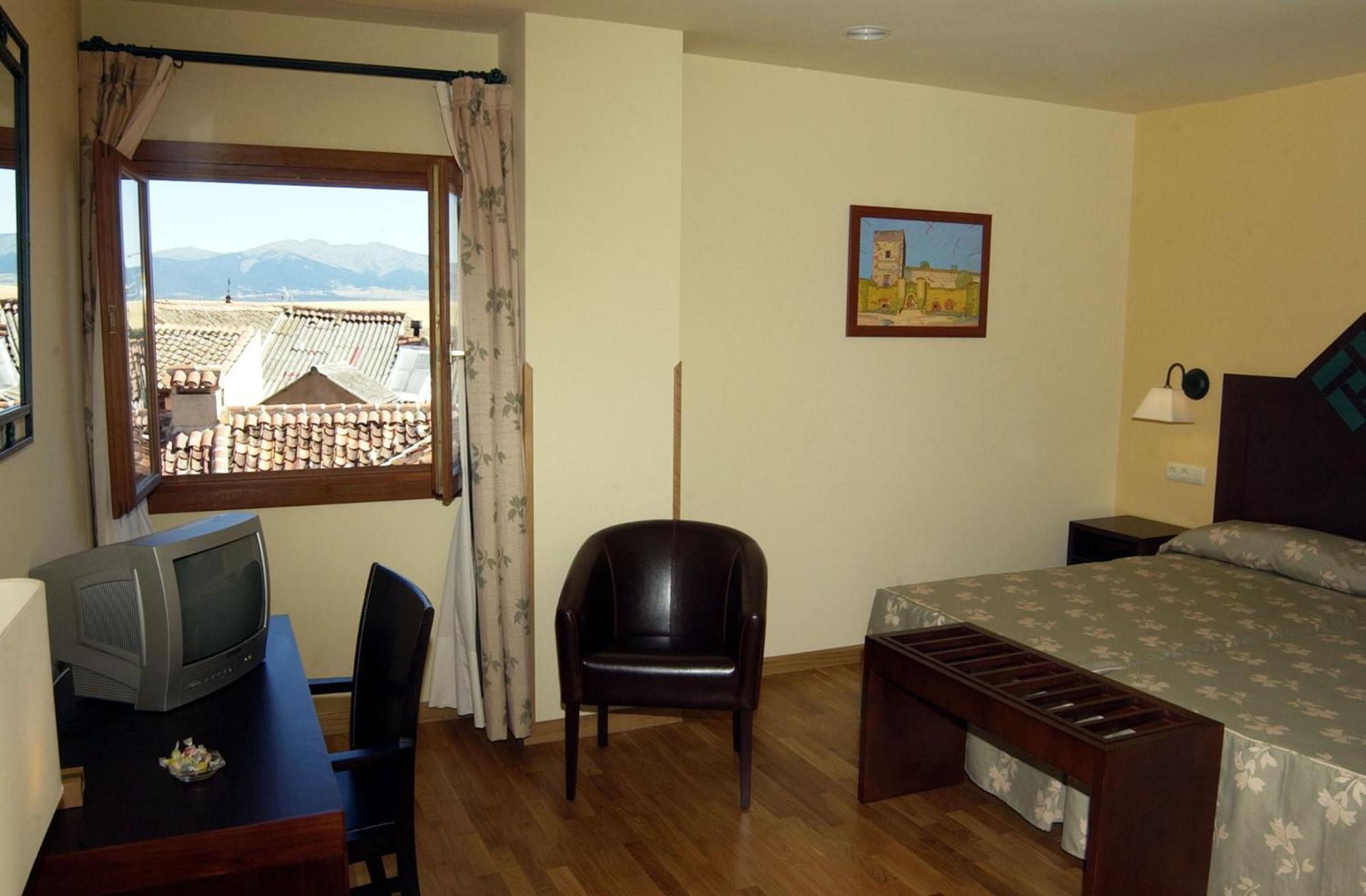 Double or Twin Room - Photo 3