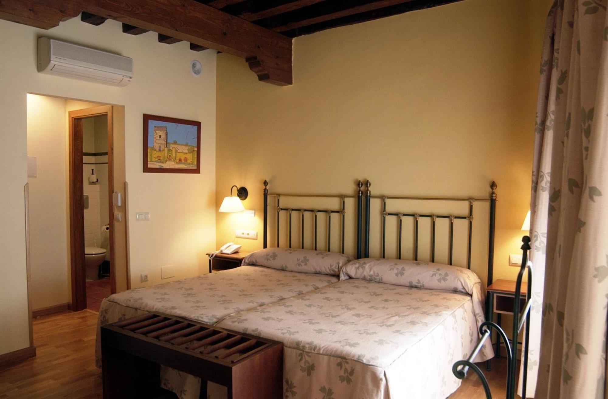 Double or Twin Room - Photo 1