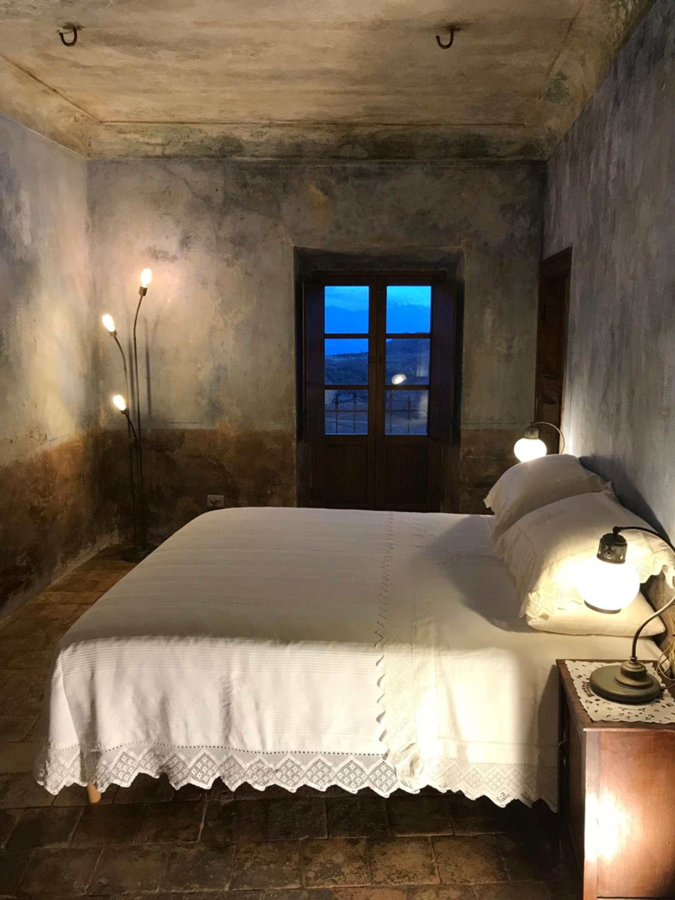 Suite with Balcony - Photo 11