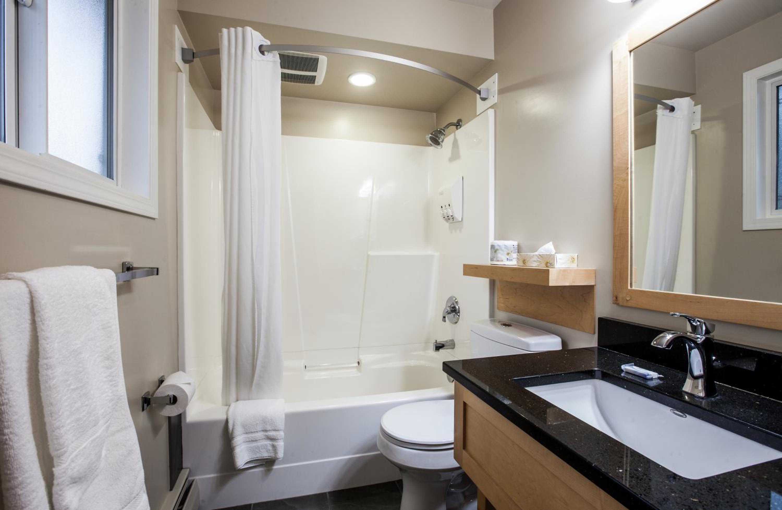 Standard Queen Room with Two Queen Beds Non-Pet Friendly - Photo 4