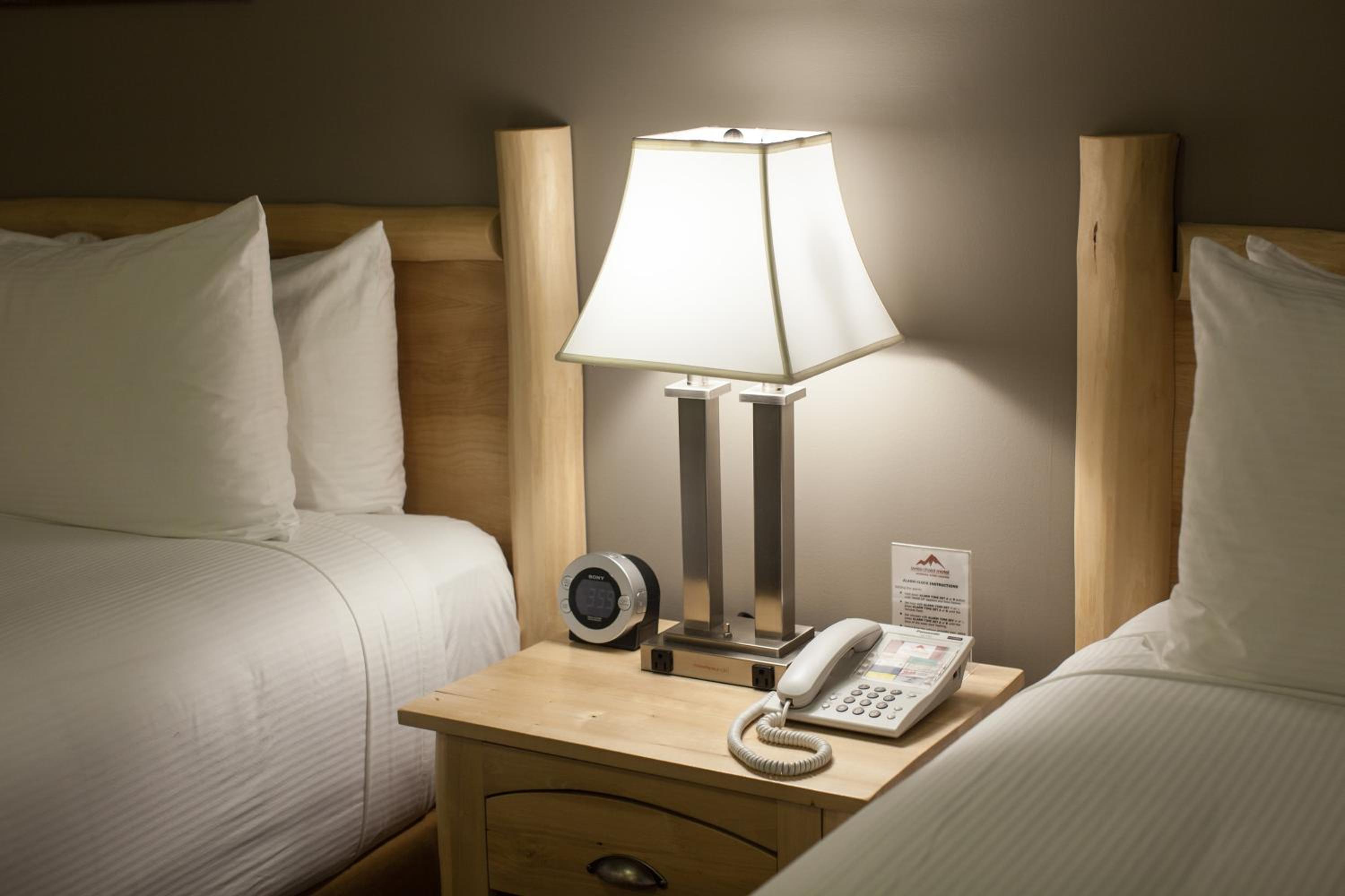 Standard Queen Room with Two Queen Beds Non-Pet Friendly - Photo 3