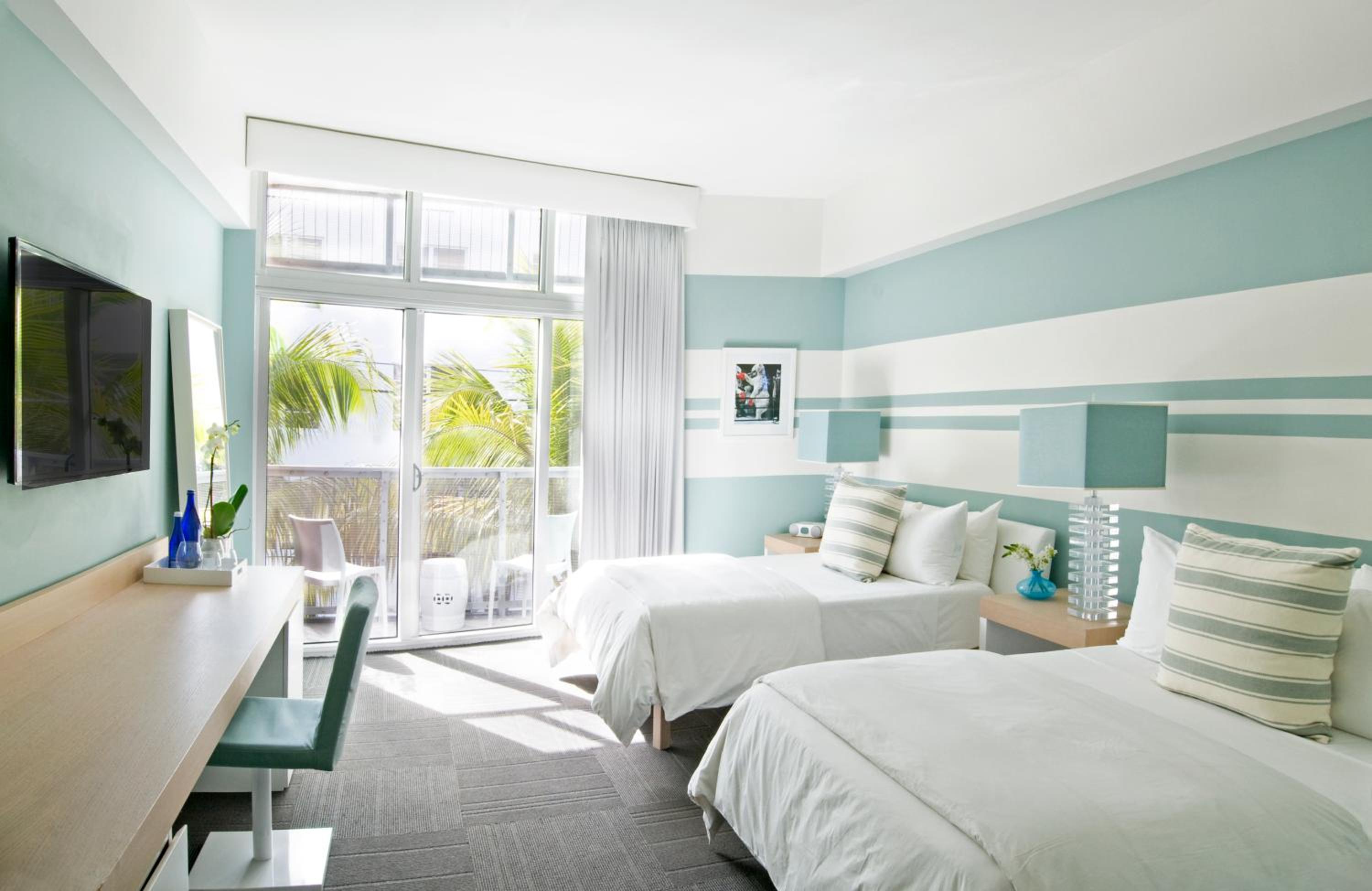 Double Room with Two Double Beds and Partial Ocean View thumbnail 6