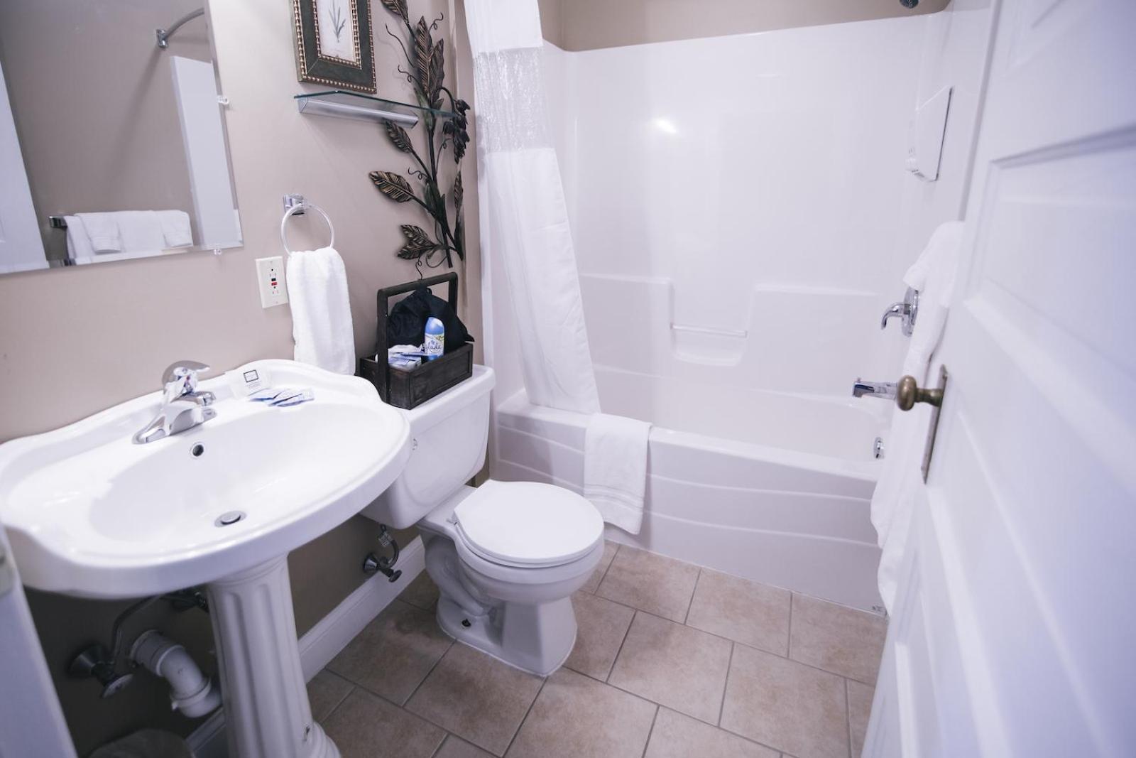 Queen Suite photo 3