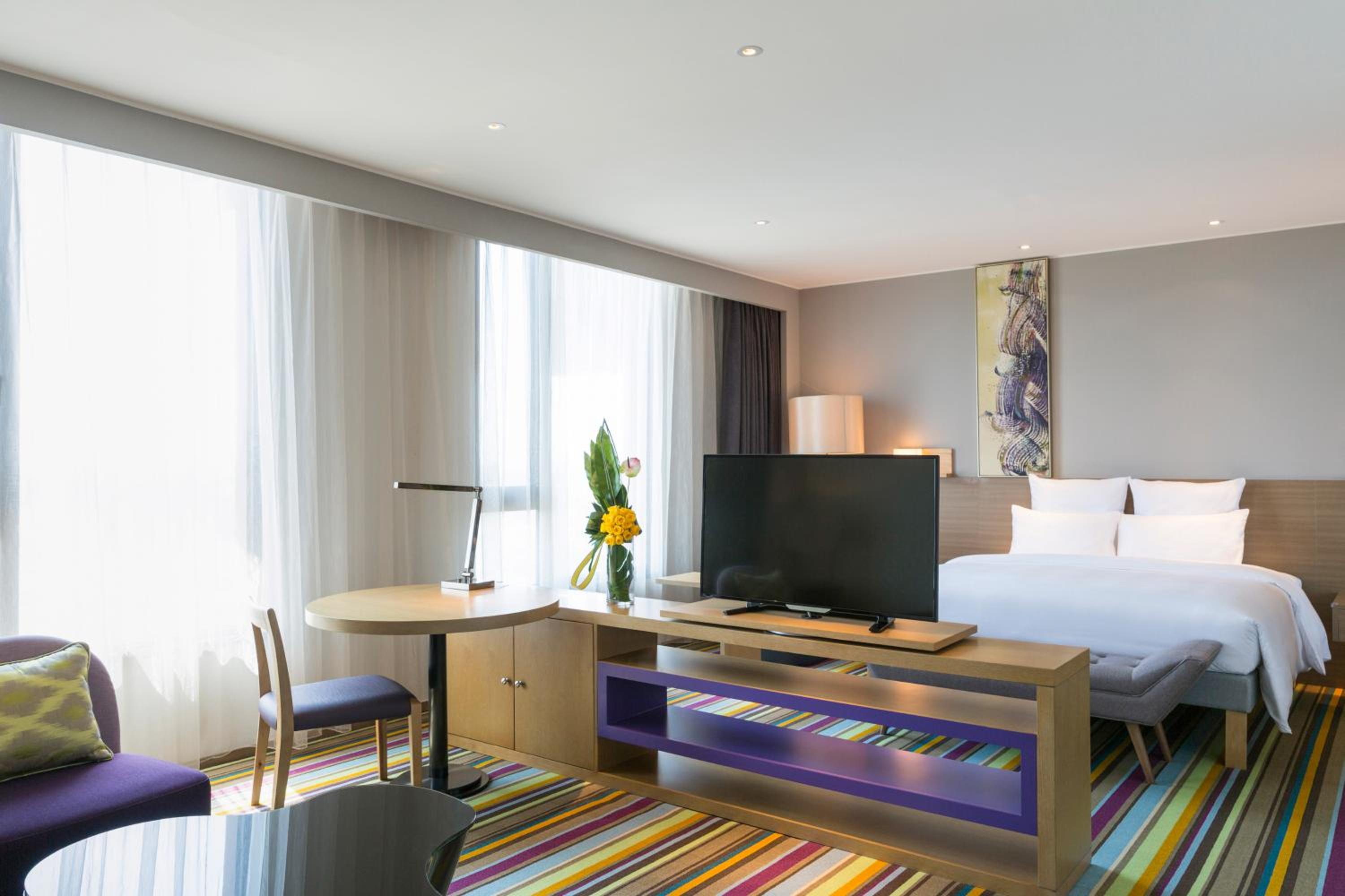 Junior Suite - 1 King Bed photo 3