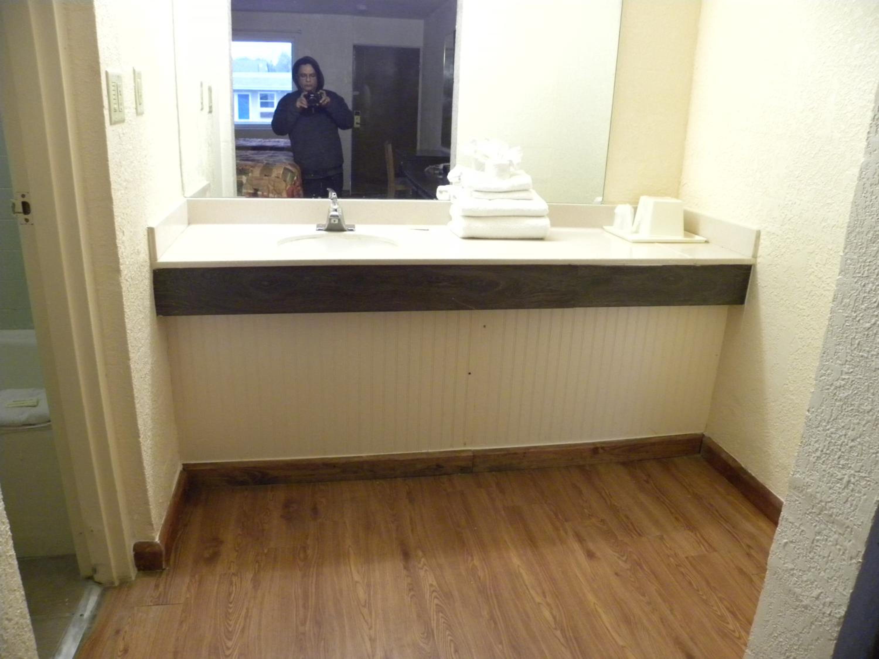 Standard King bed Room - Non Smoking  - Photo 8