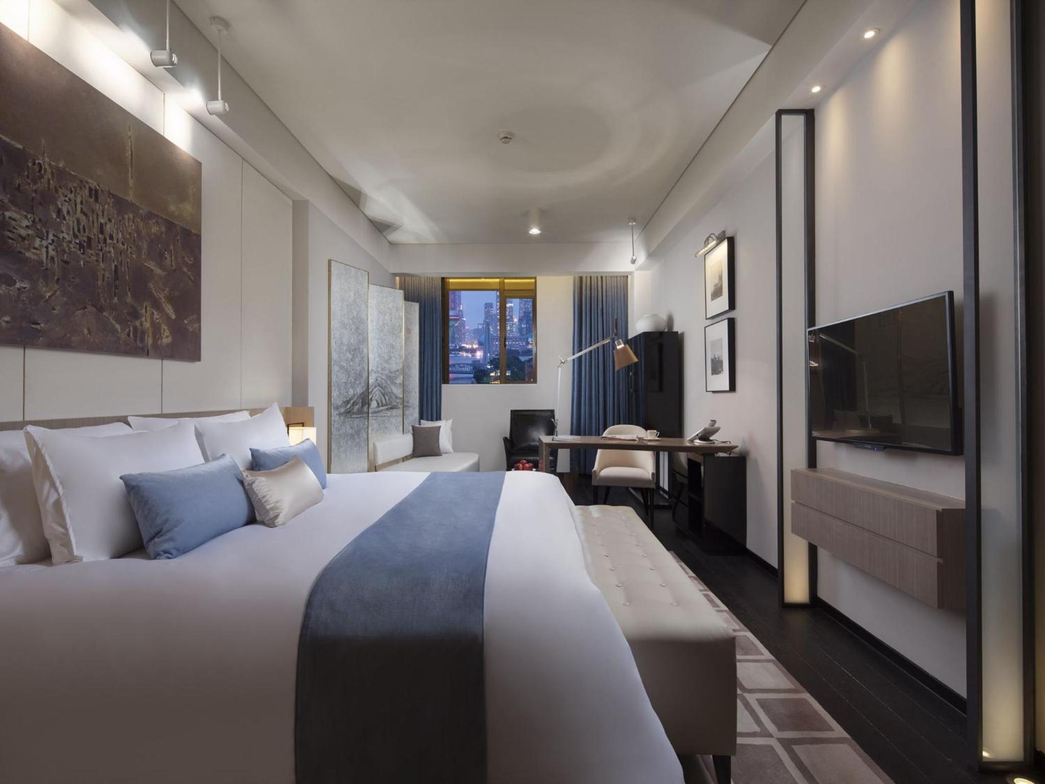 Superior King Suite with View