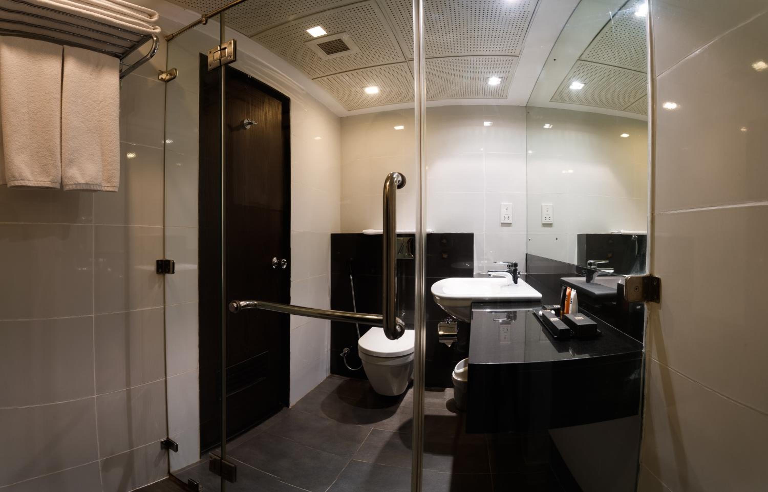 Standard Double or Twin Room with Free Early Check-in and Late Check Out (Subject to availability) and 10% Discount on Food at Hotel Restaurant  photo 3