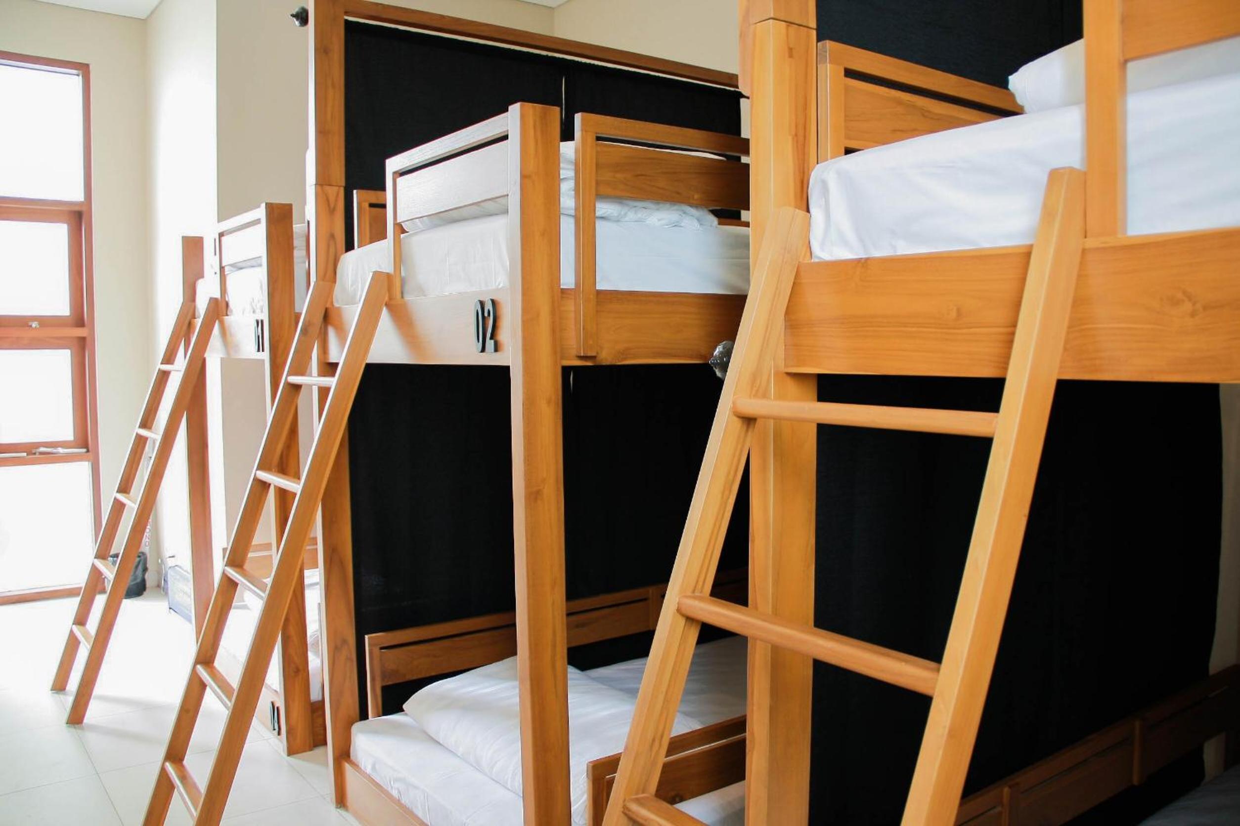 6-Bed Mixed Dormitory Room photo 2