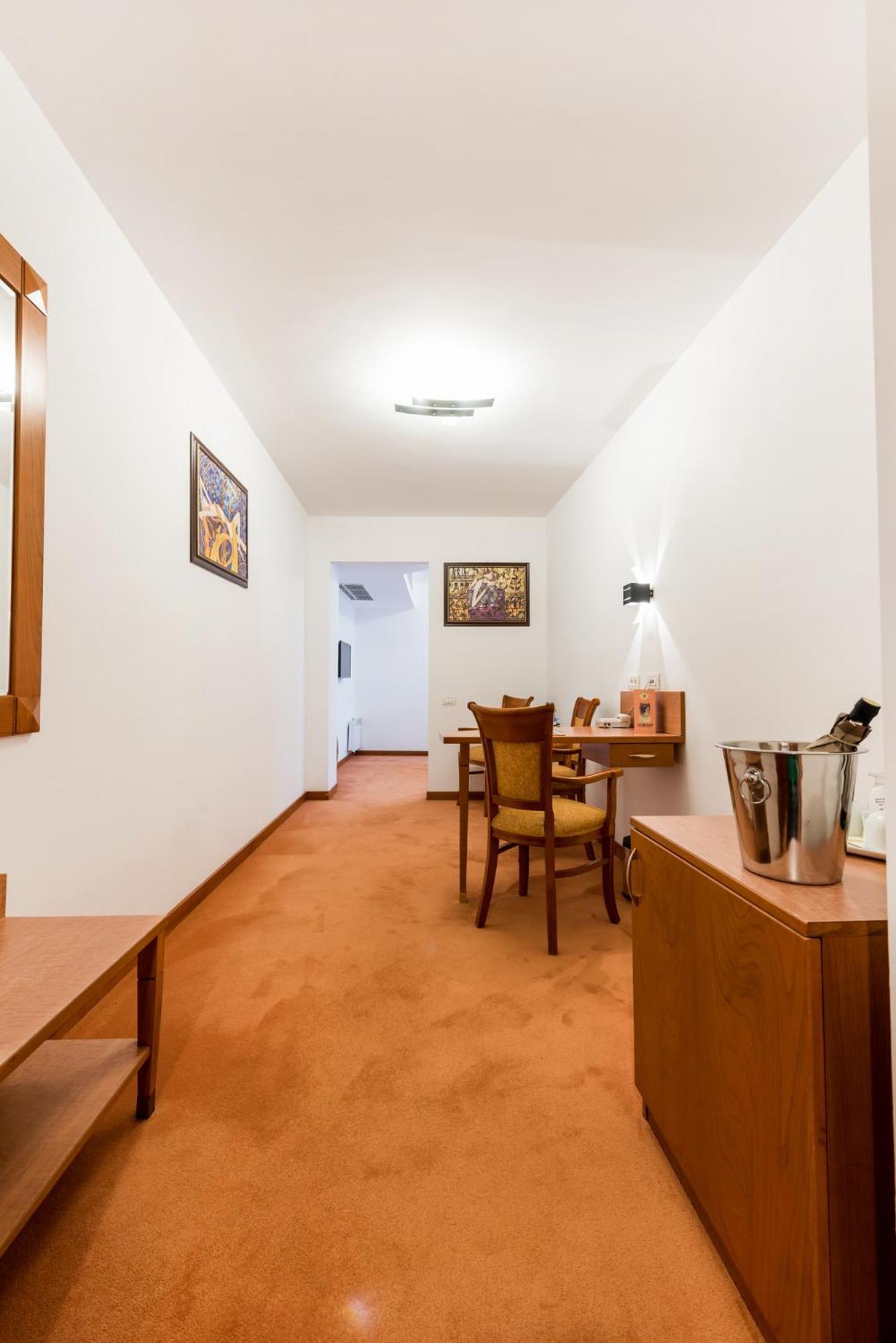 Junior Suite - Photo 13