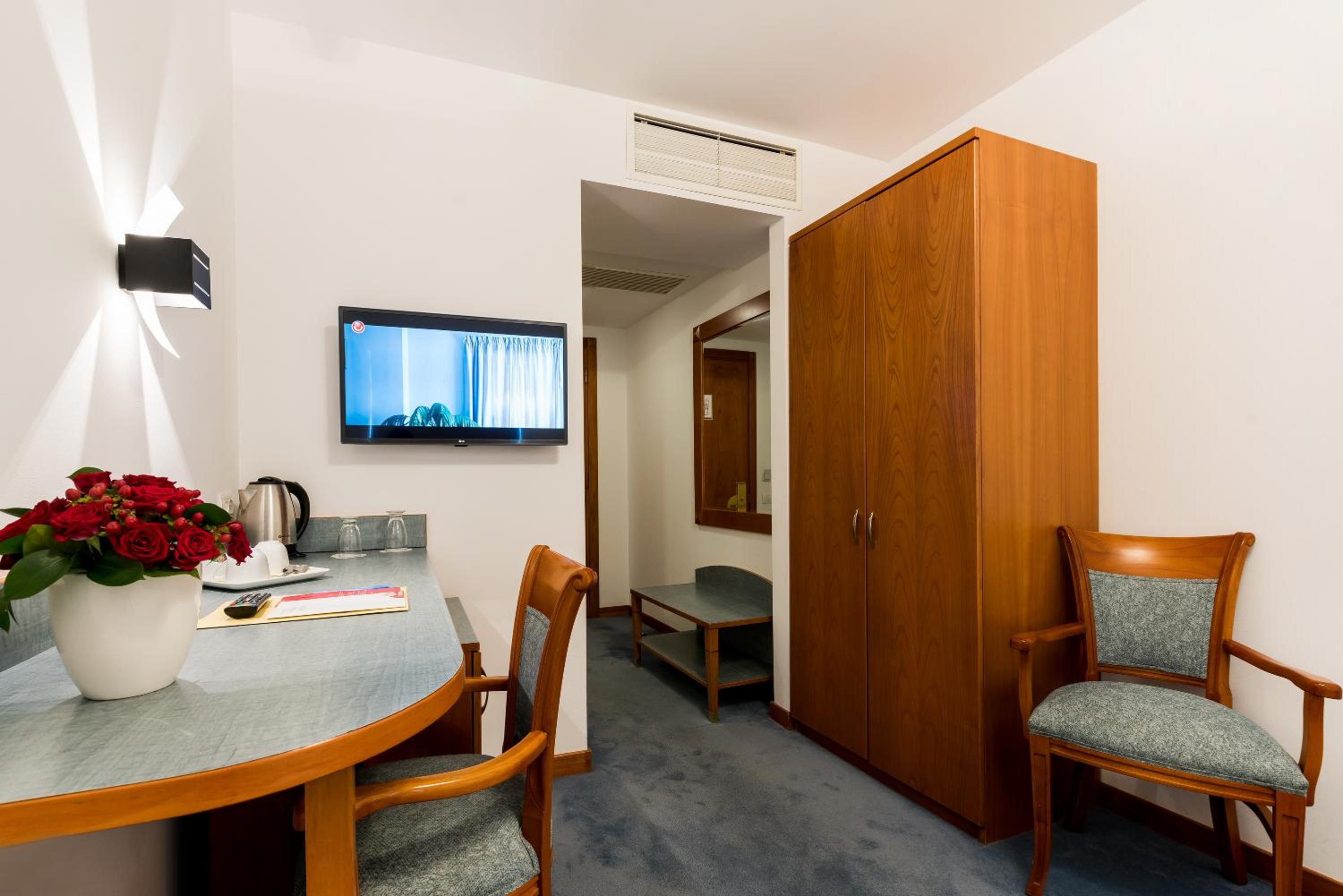 Classic Double Room - Photo 6