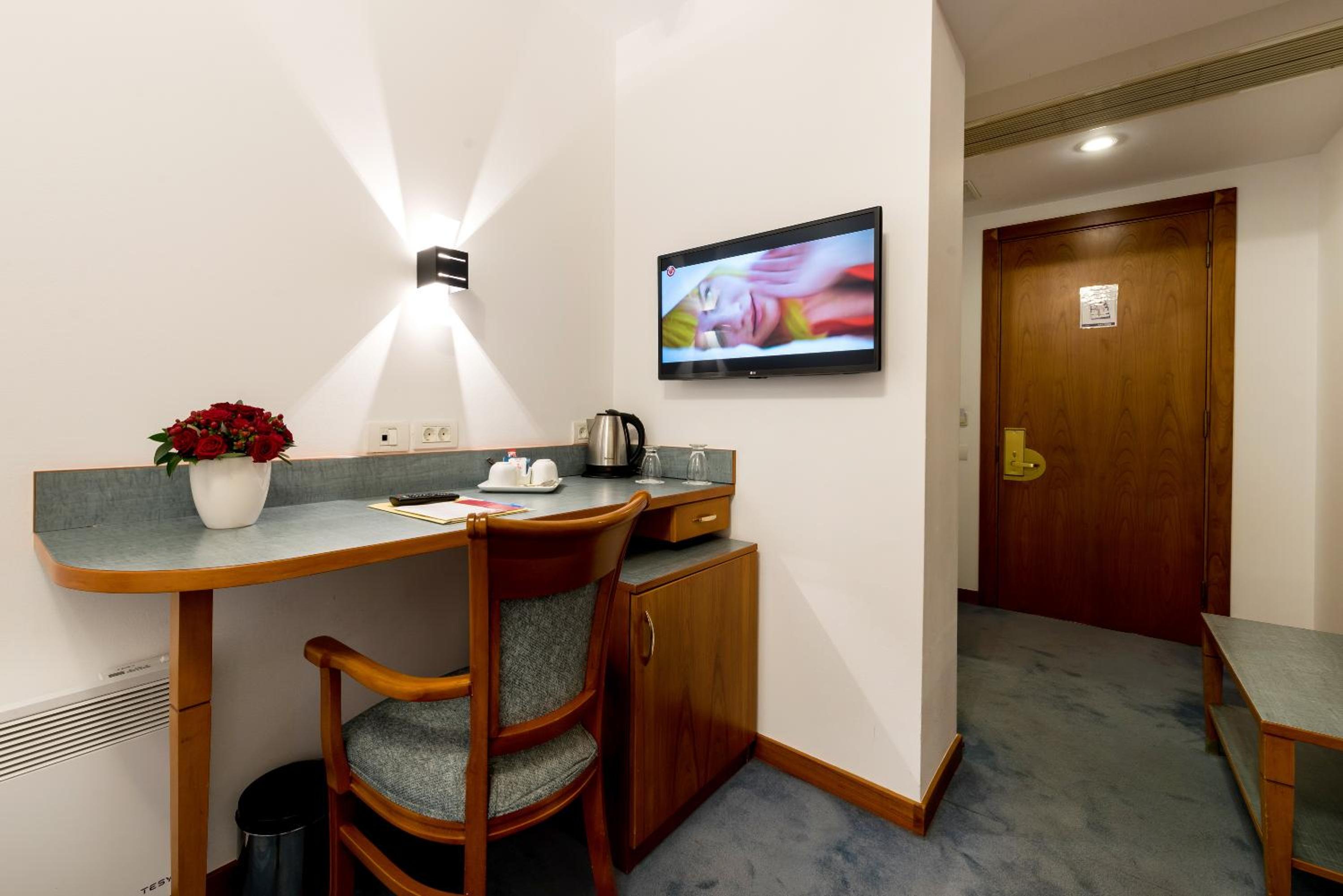 Classic Double Room - Photo 7
