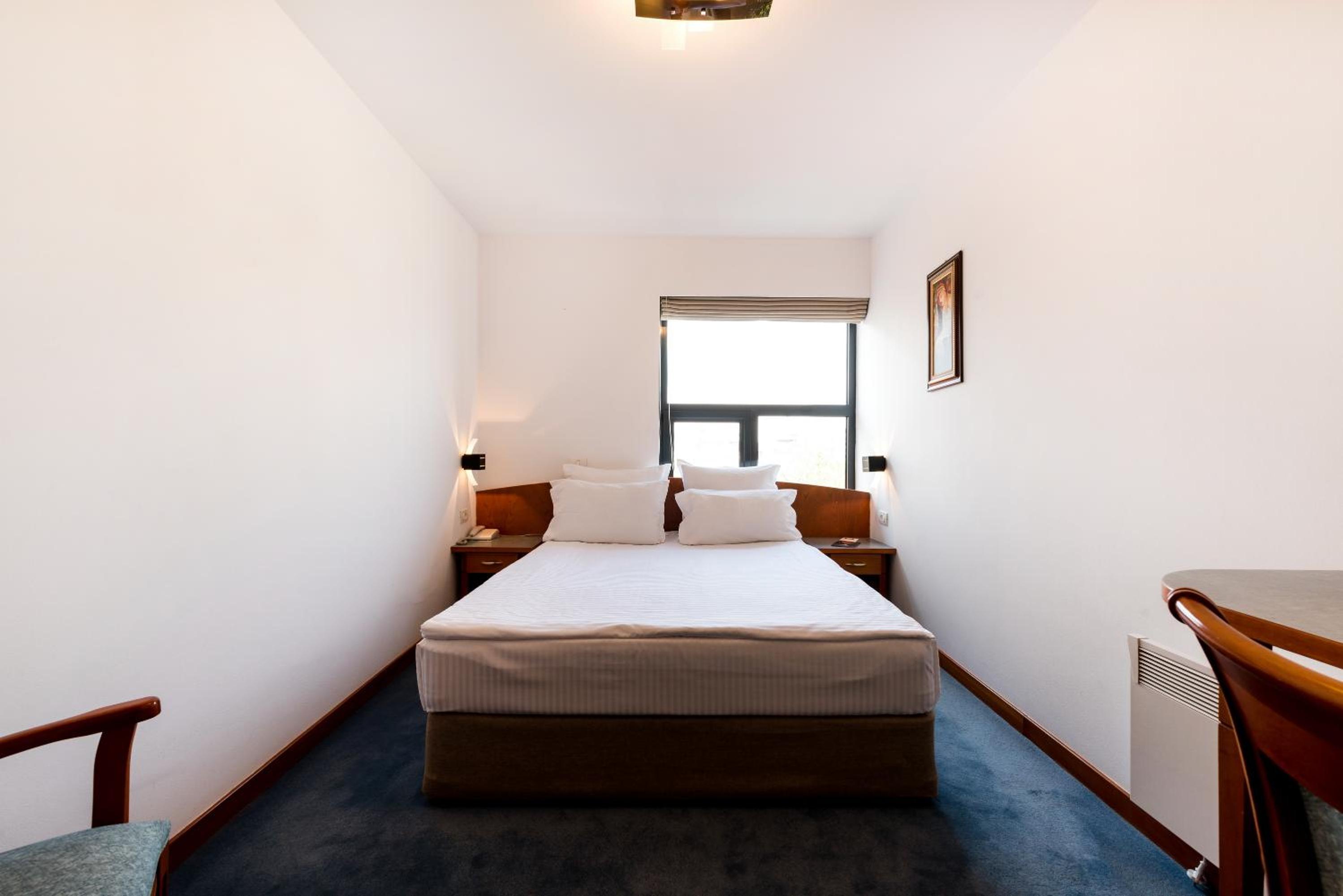 Classic Double Room - Photo 11