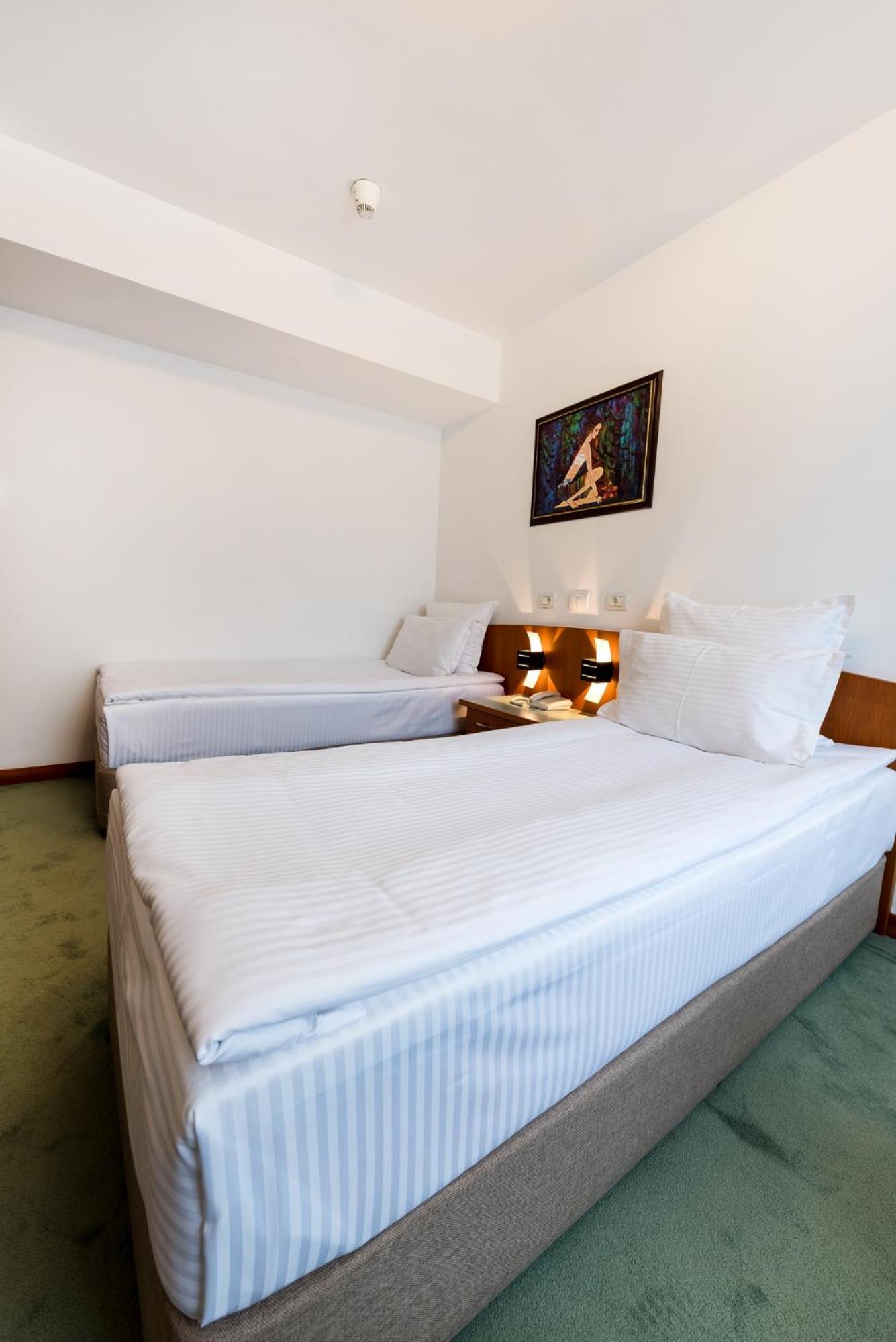 Classic Twin Room - Photo 3