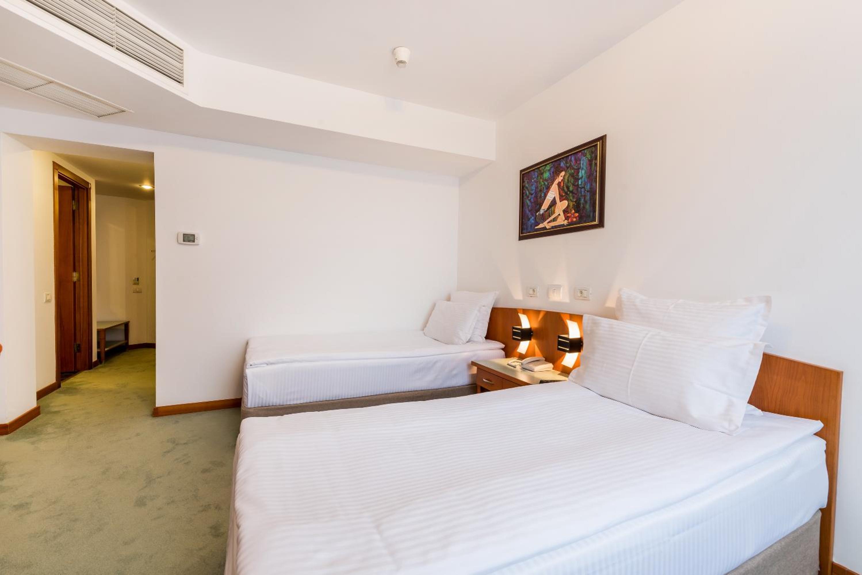 Classic Twin Room - Photo 4