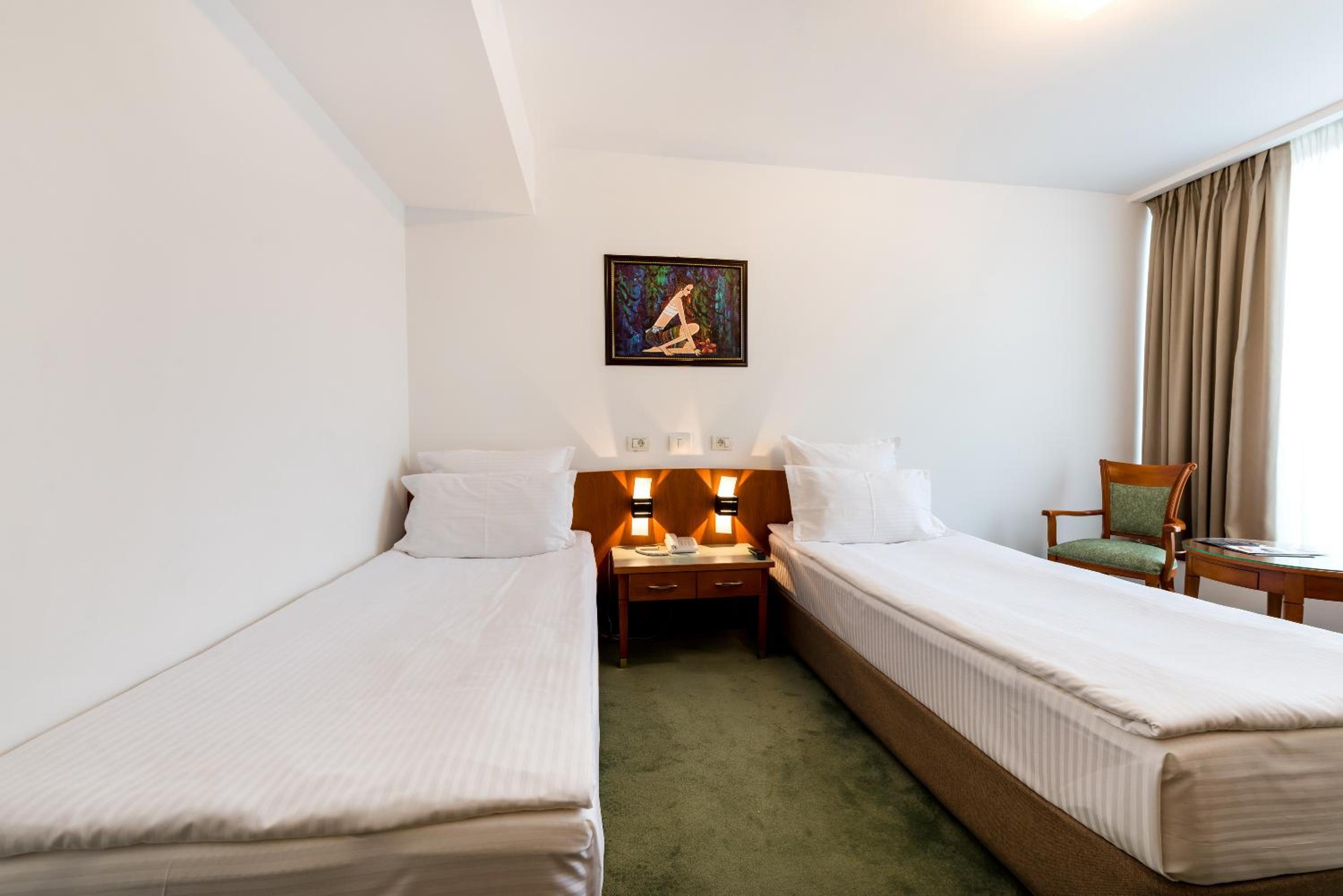 Classic Twin Room - Photo 6