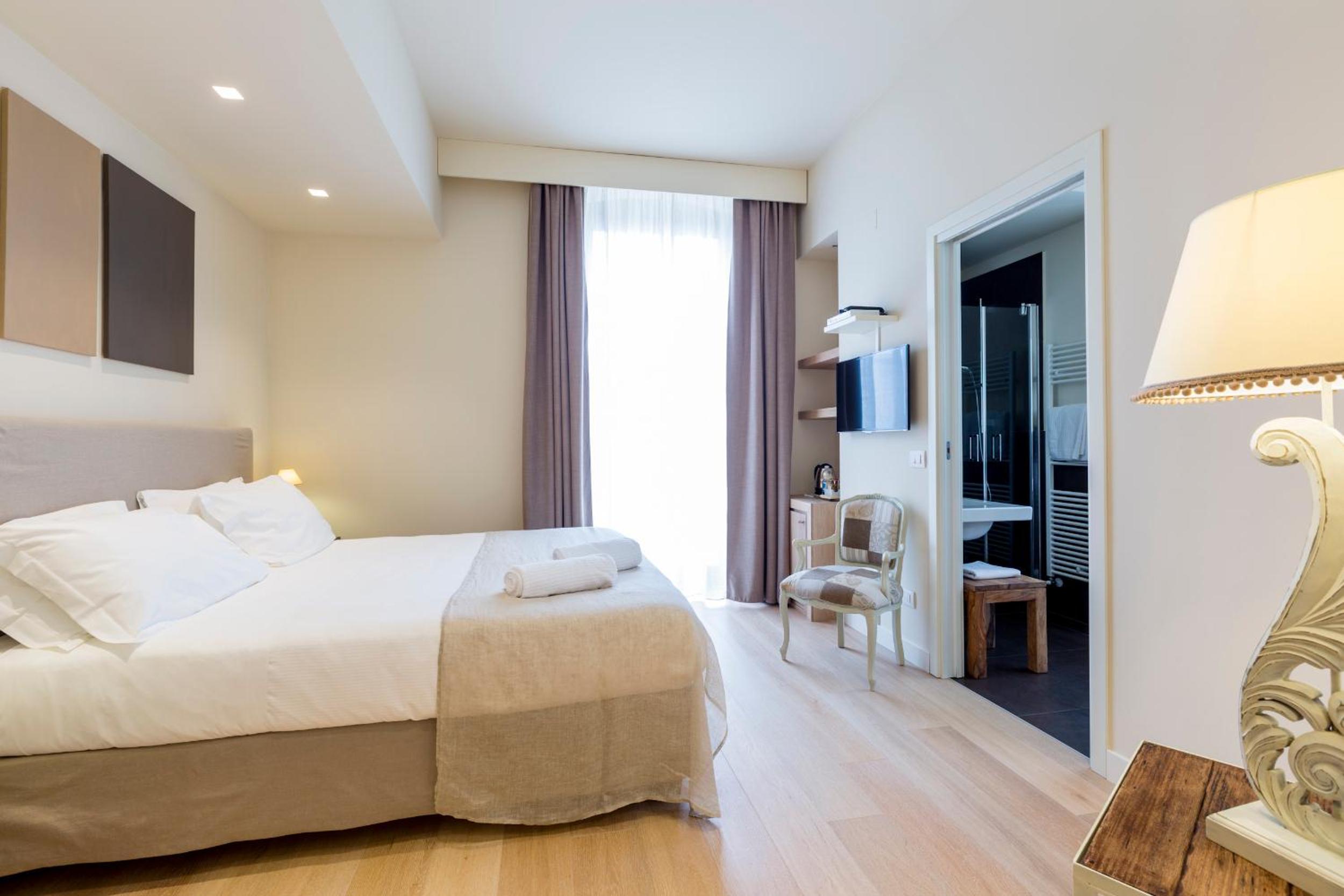 Deluxe Double Room photo 2