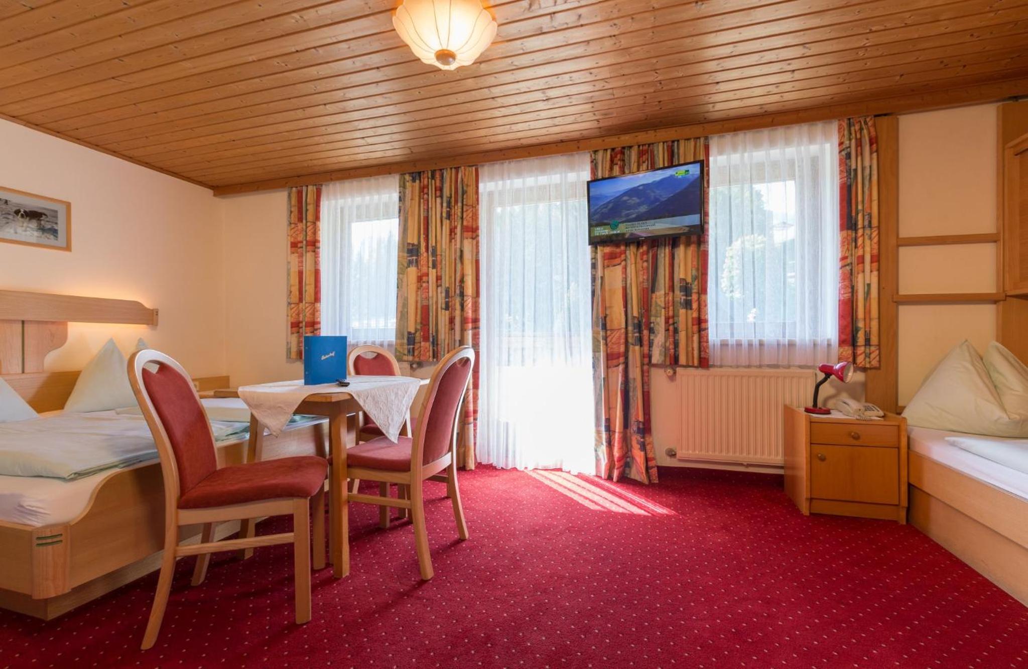 Family Room (2 Adults + 1 Child)