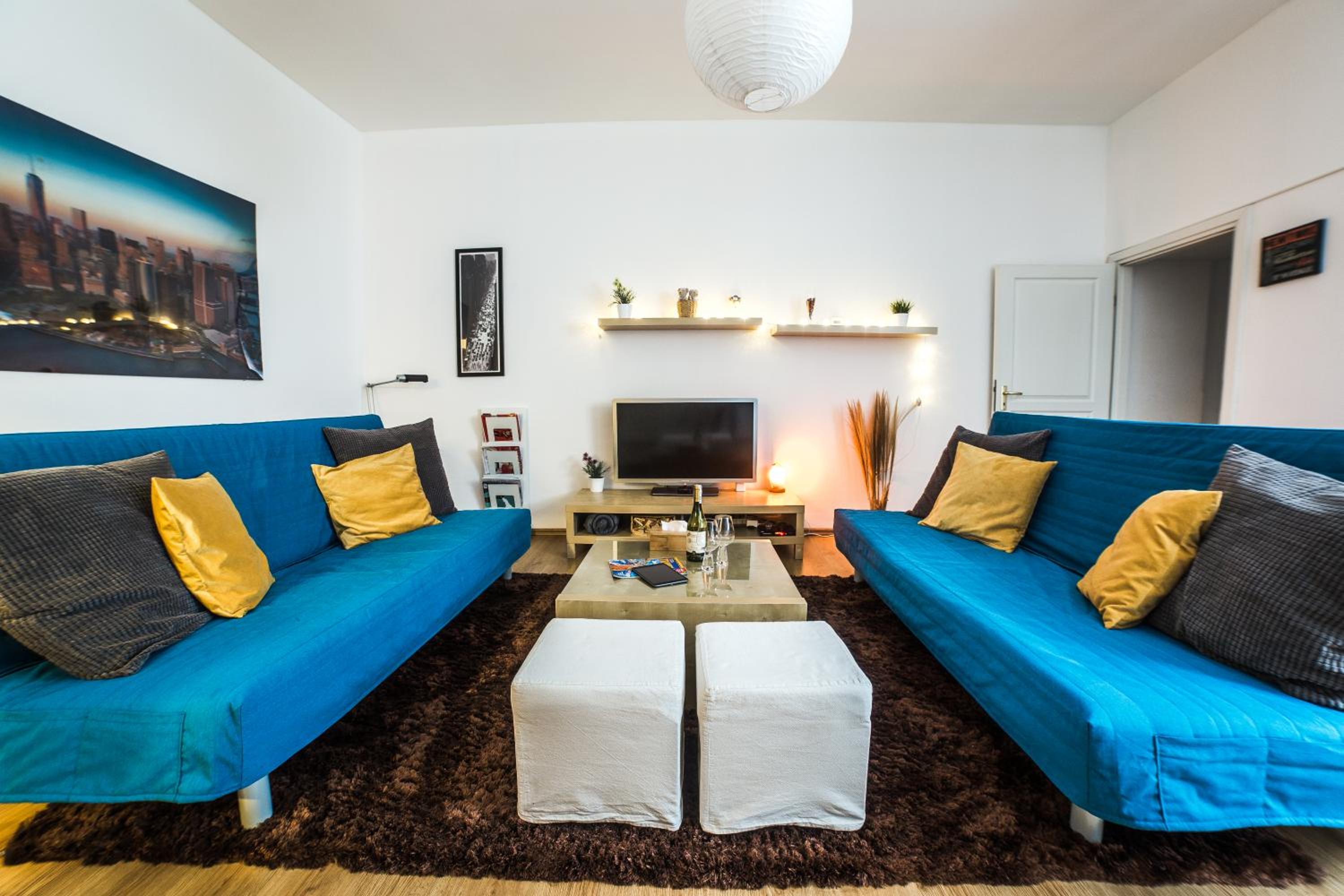 One-Bedroom Apartment - Photo 1