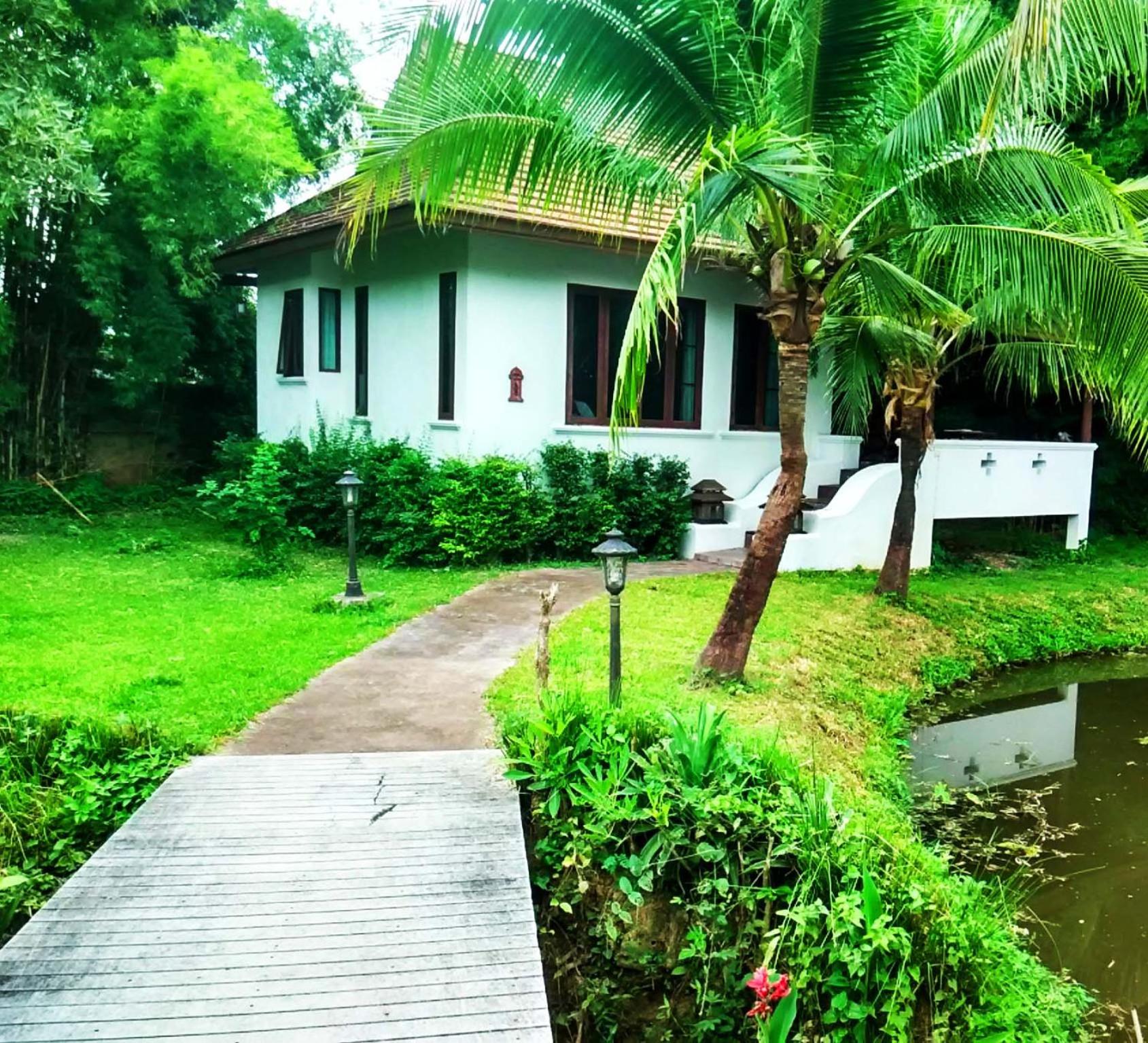 Deluxe Double or Twin Room with Lake View photo 2