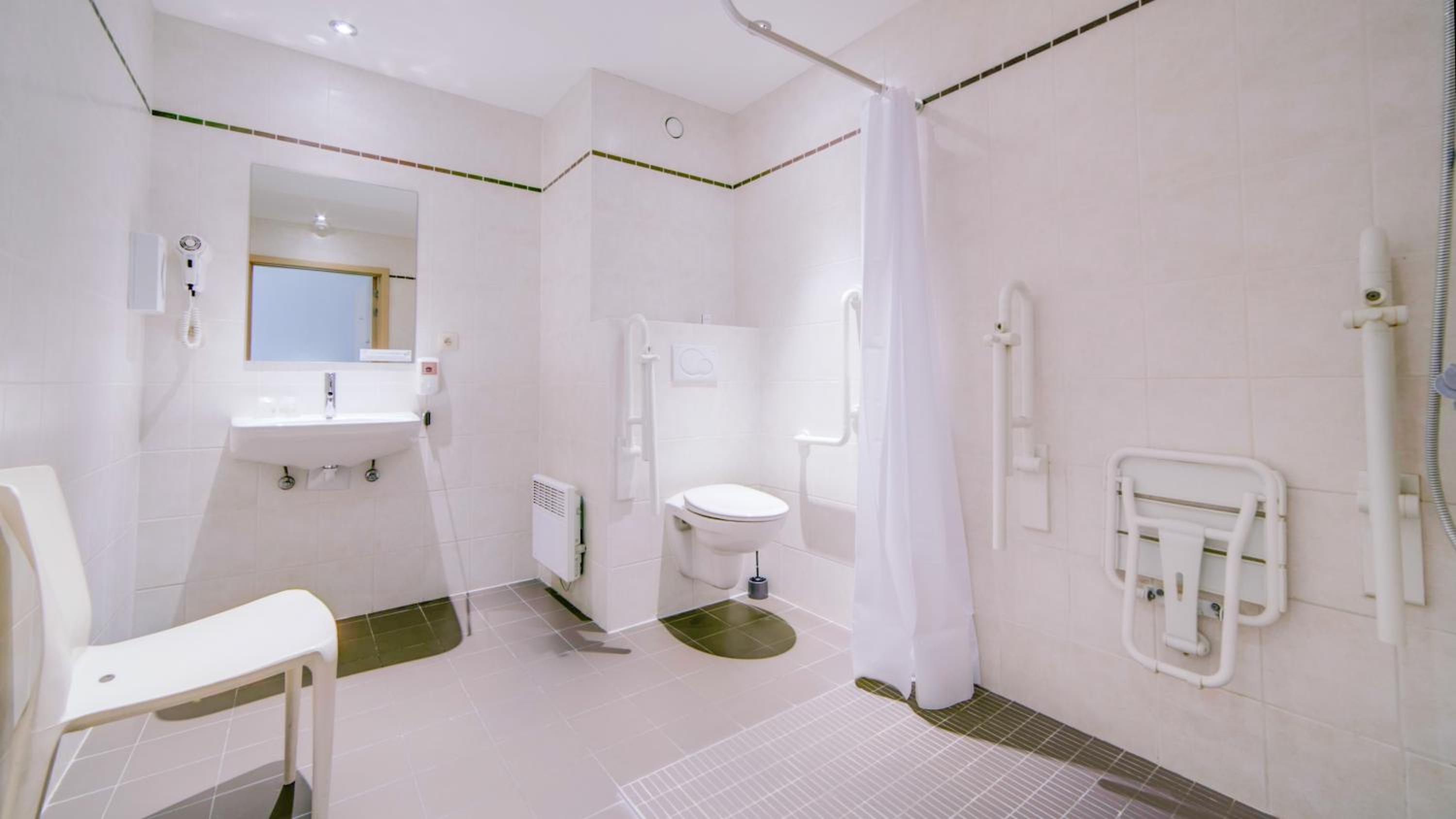 Quadruple Room - Photo 5