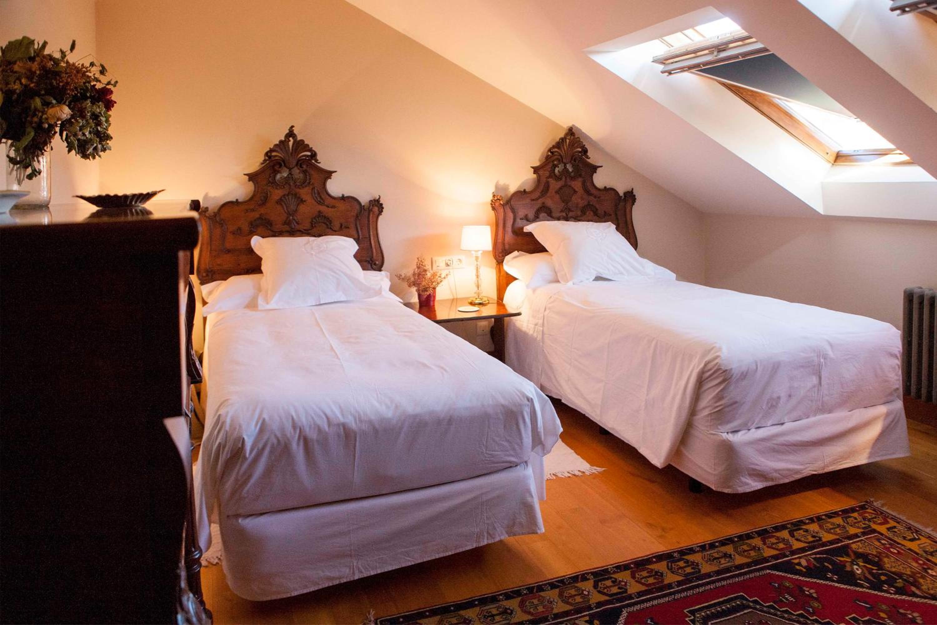 Double or Twin Room with Private Bathroom photo 3