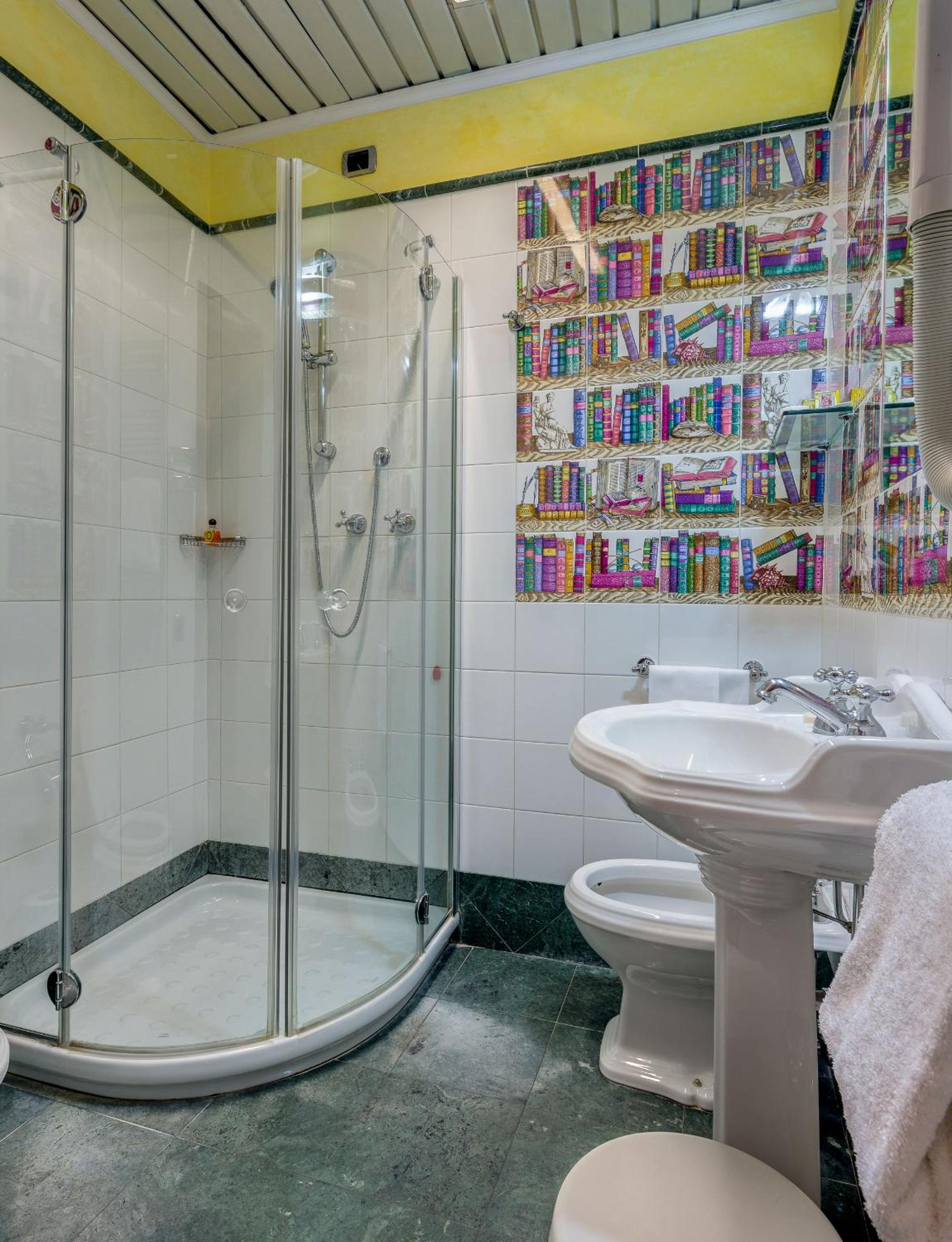Classic Double or Twin Room - Photo 9