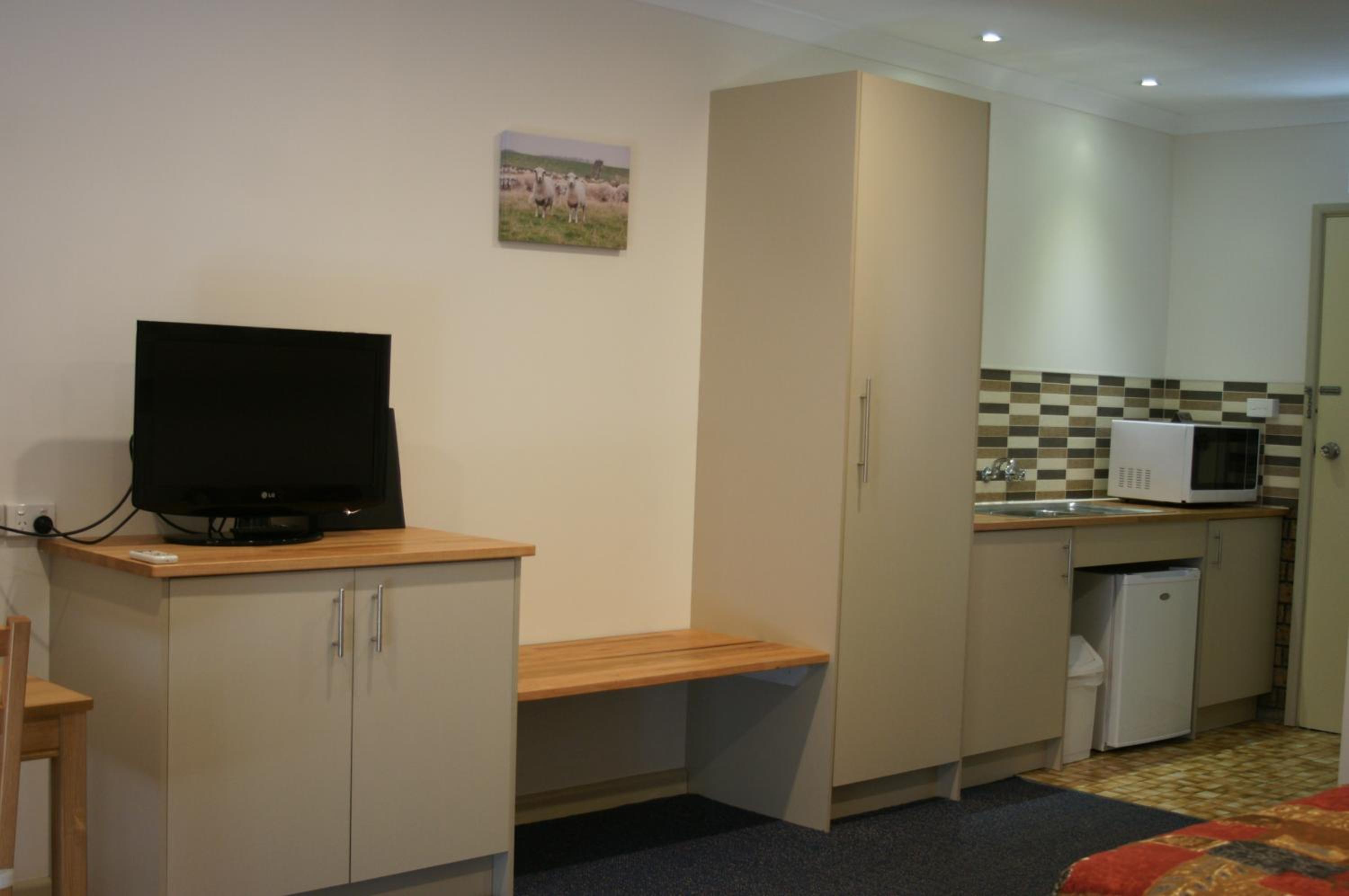 Family Room - Photo 7