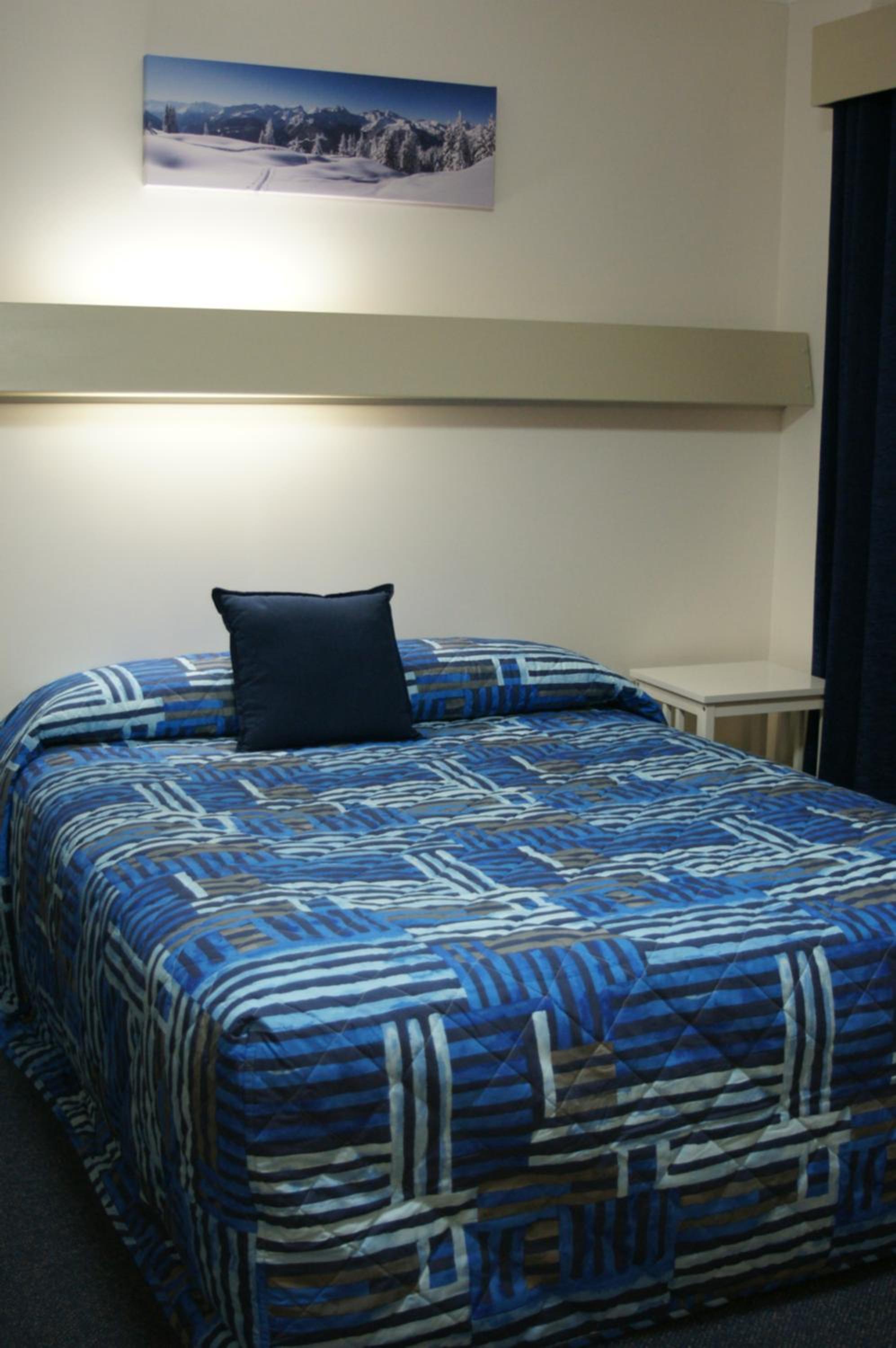 Large Queen Room - Photo 17