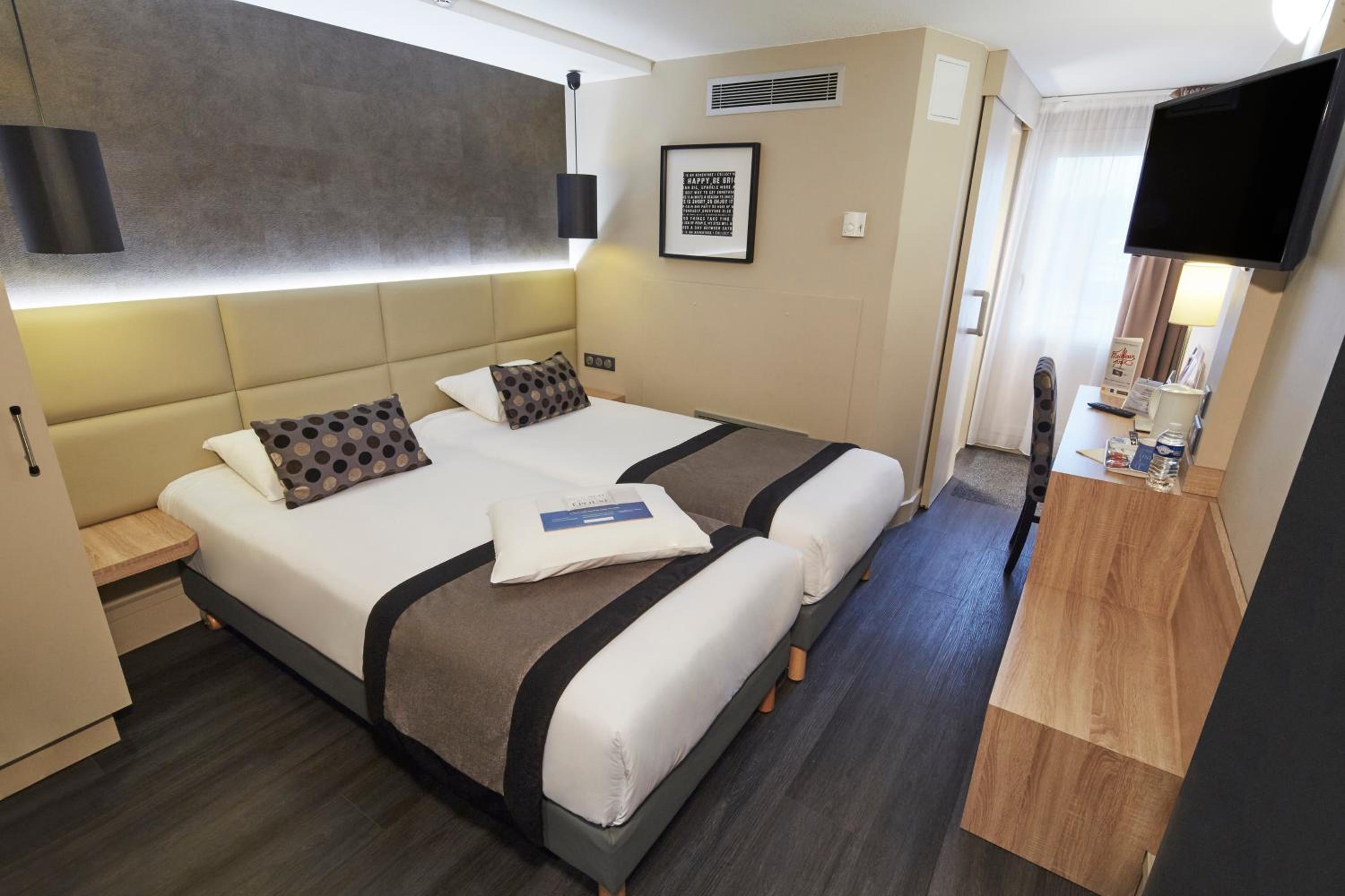 Twin Room - Photo 6