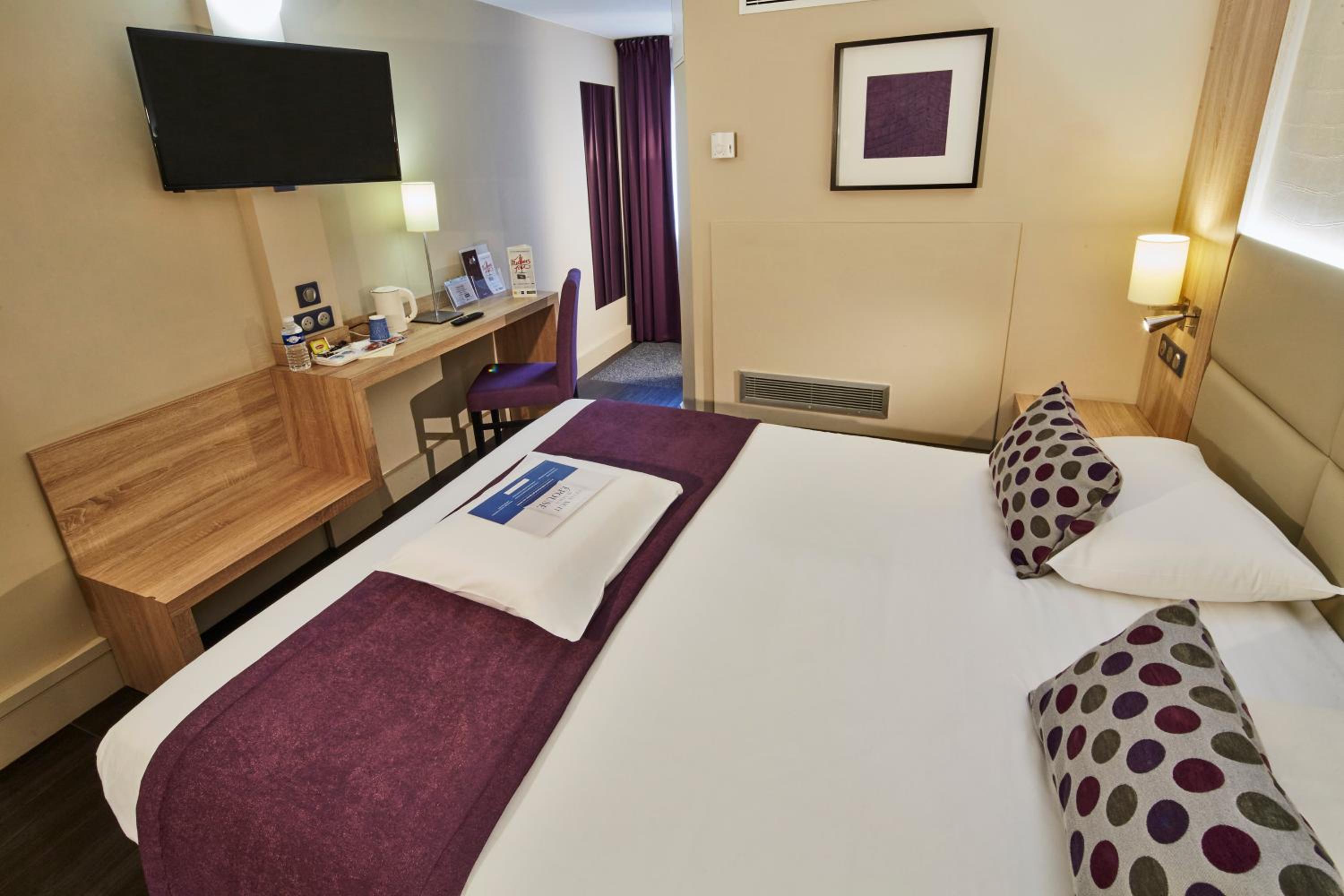 Double Room - Photo 12