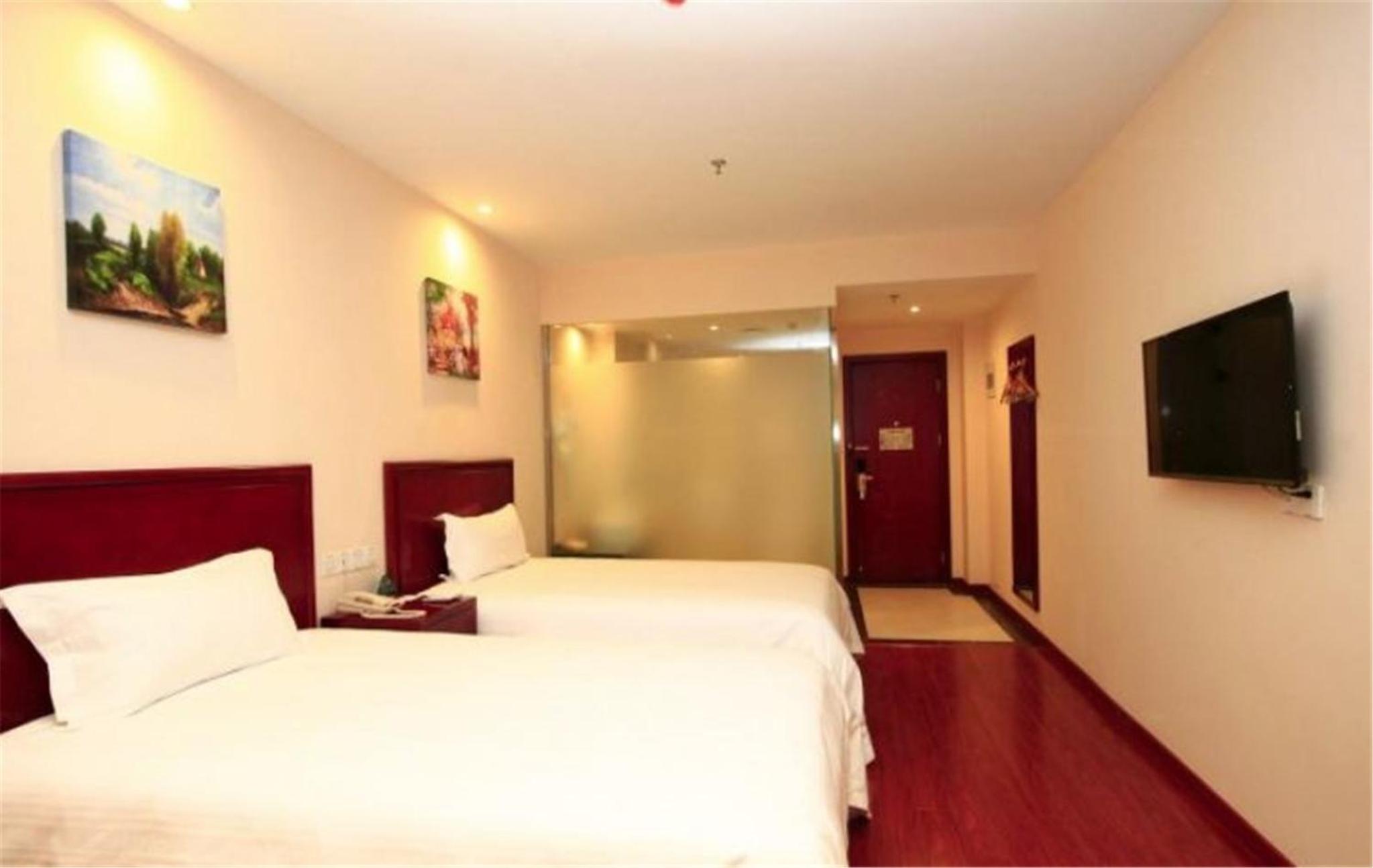 Mainland Chinese Citizens - Family Room - Photo 5