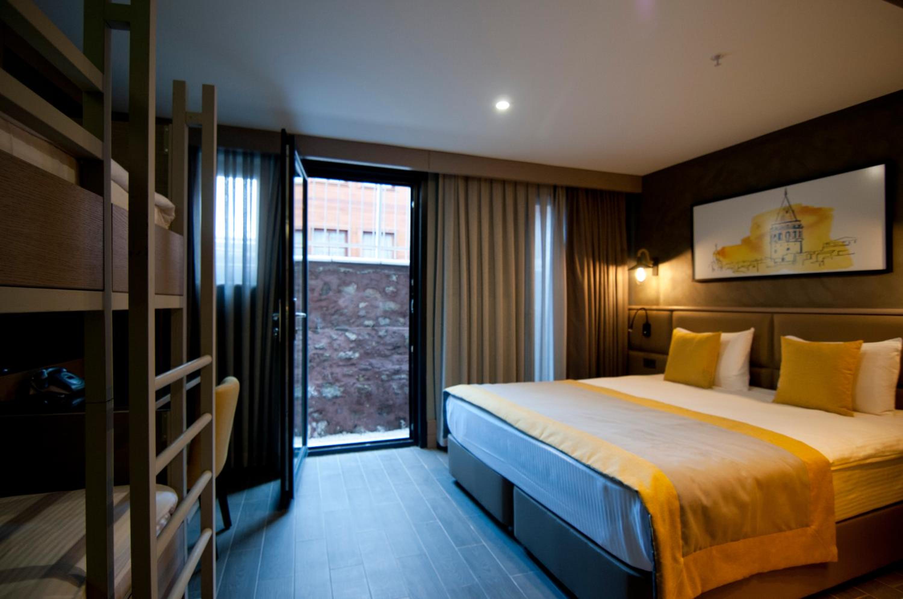 Annex - Family Room - Ground Floor (1 room)   photo 2