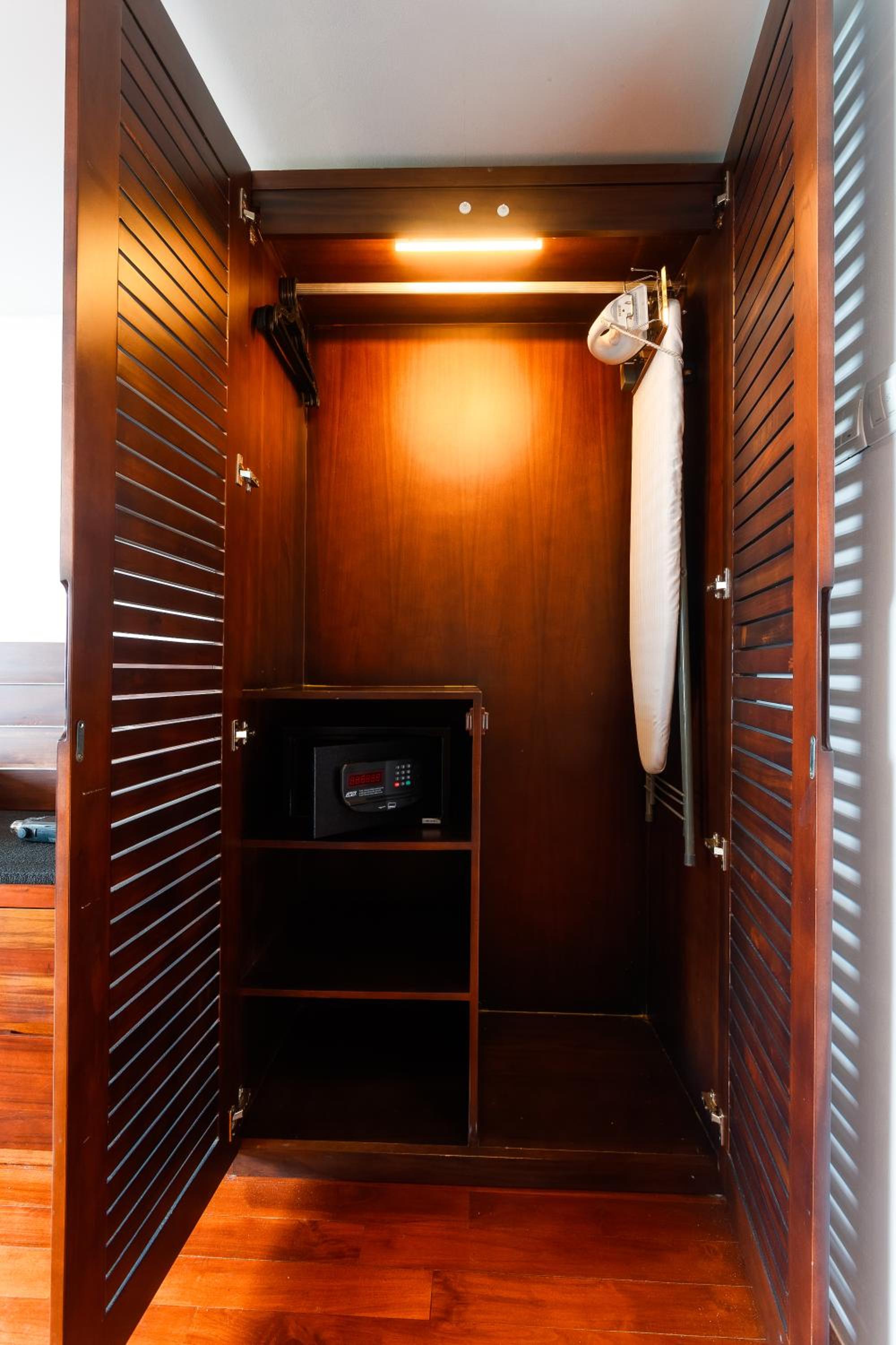 Super Deluxe Double or Twin Room with Free Early Check-in and Late Check Out (Subject to availability) and 10% Discount on Food at Hotel Restaurant  photo 2