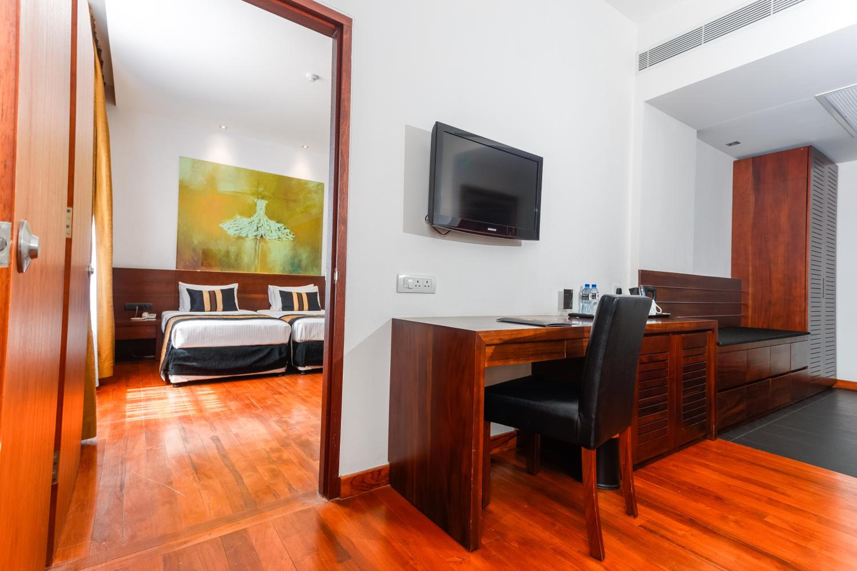 Super Deluxe Double or Twin Room with Free Early Check-in and Late Check Out (Subject to availability) and 10% Discount on Food at Hotel Restaurant  photo 3