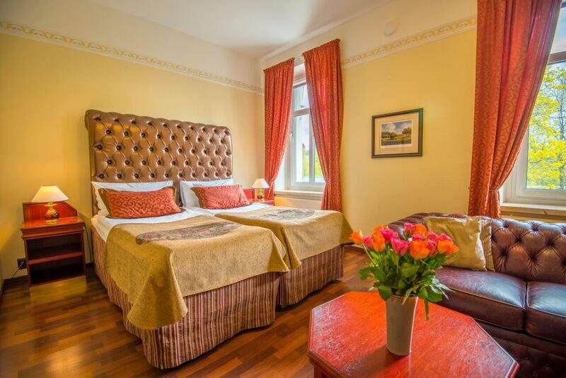 Standard Twin Room - Photo 1