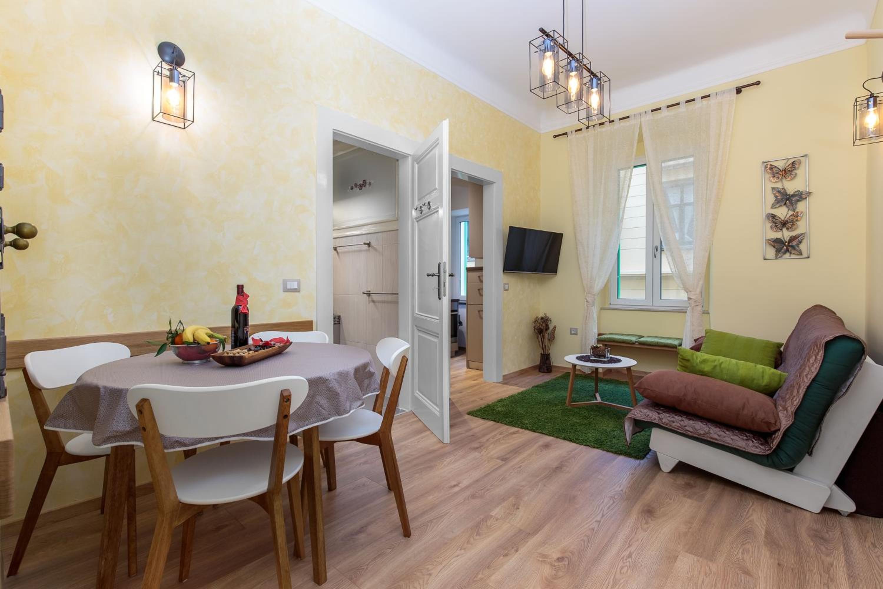 One-Bedroom Apartment - Photo 22