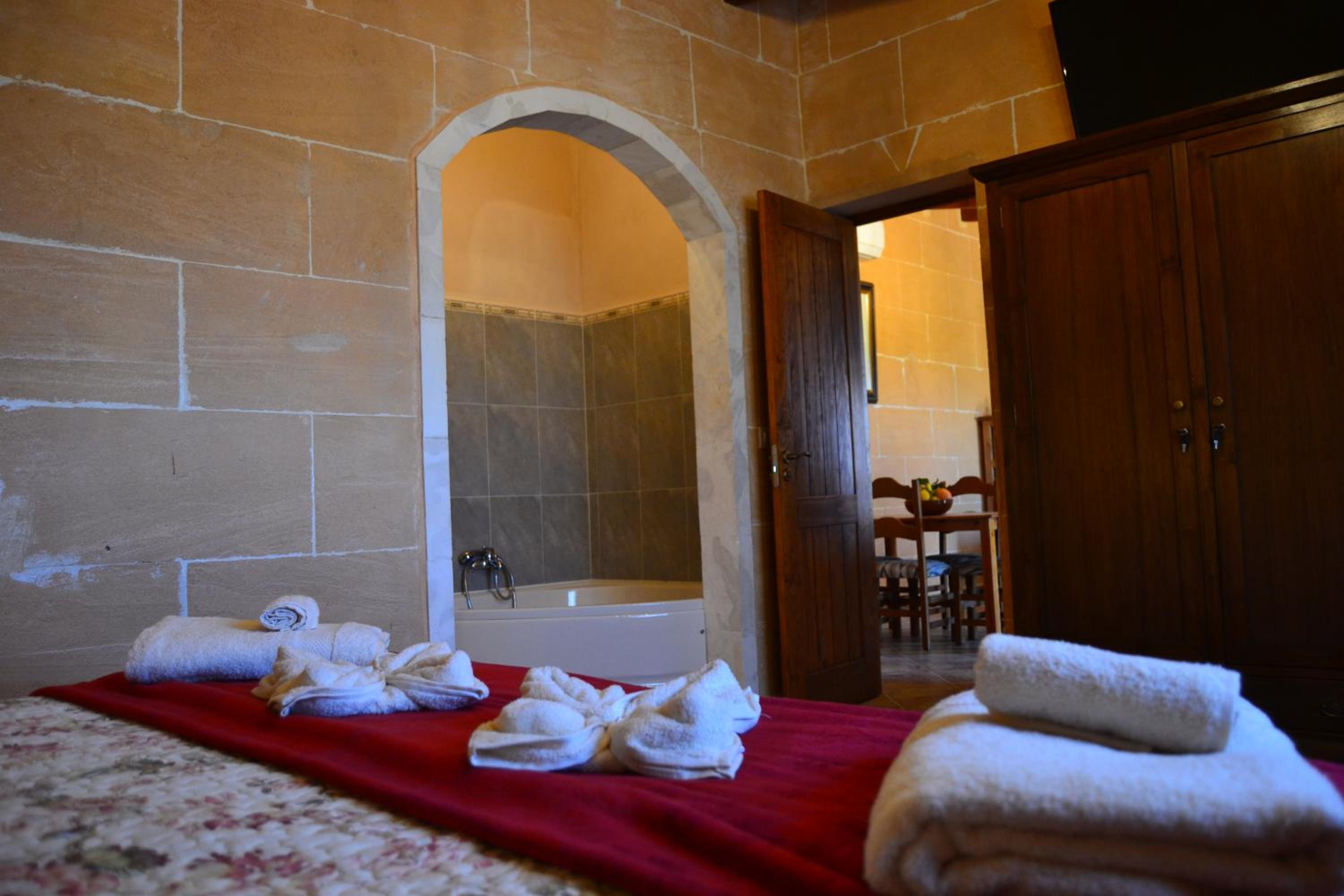 Deluxe Junior Suite photo 3