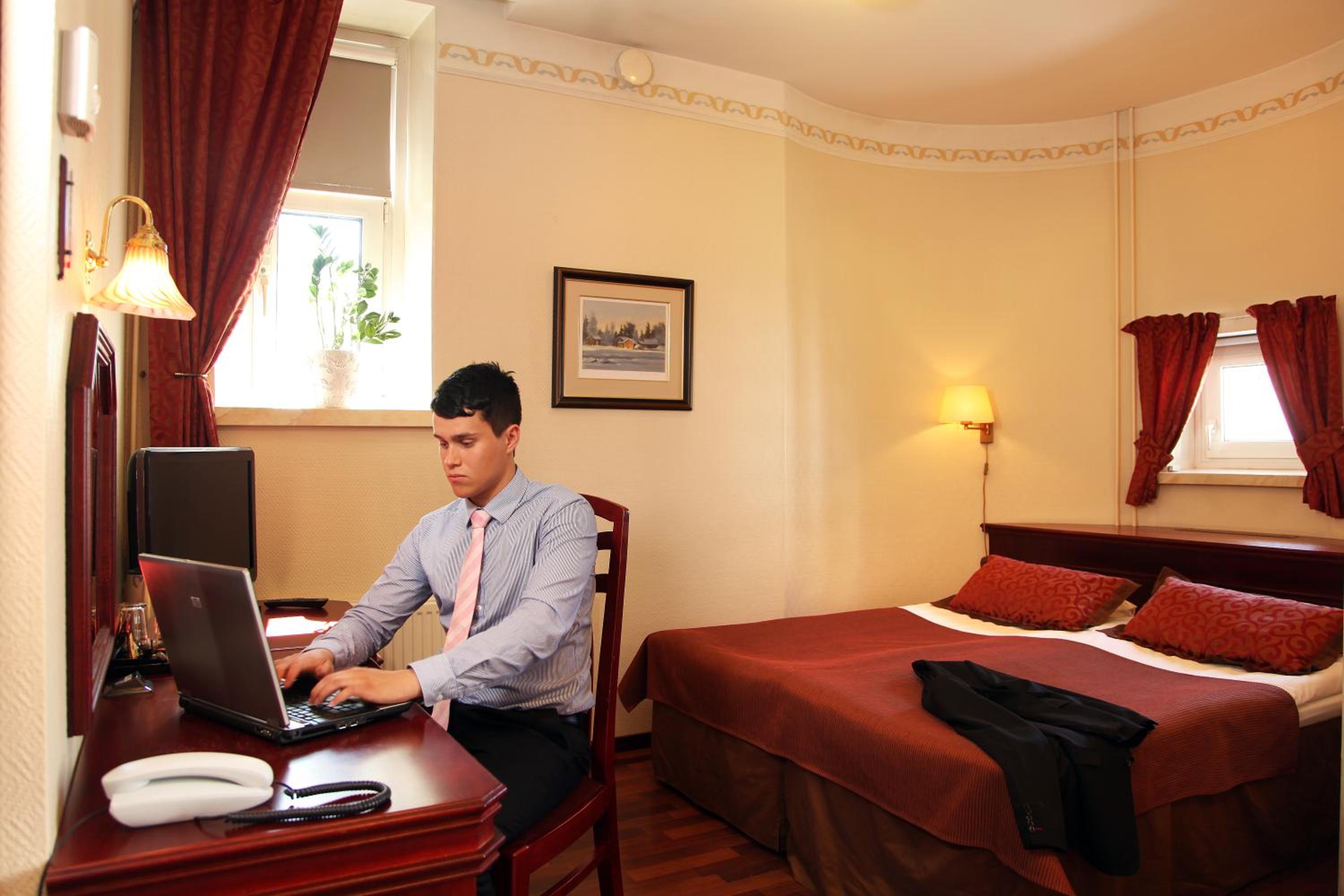 Standard Twin Room - Photo 4