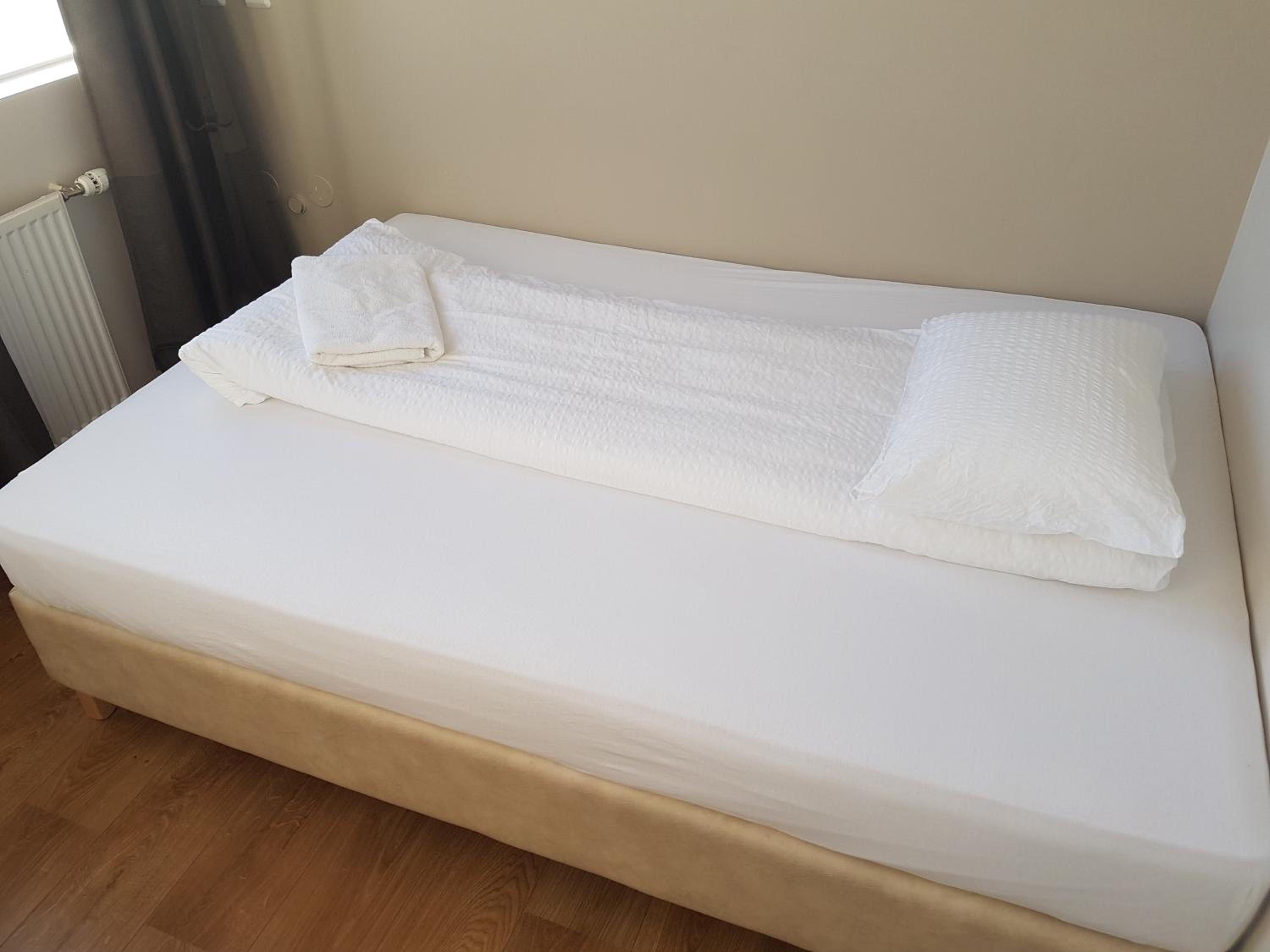 Small Double Room with Shared Bathroom photo 1
