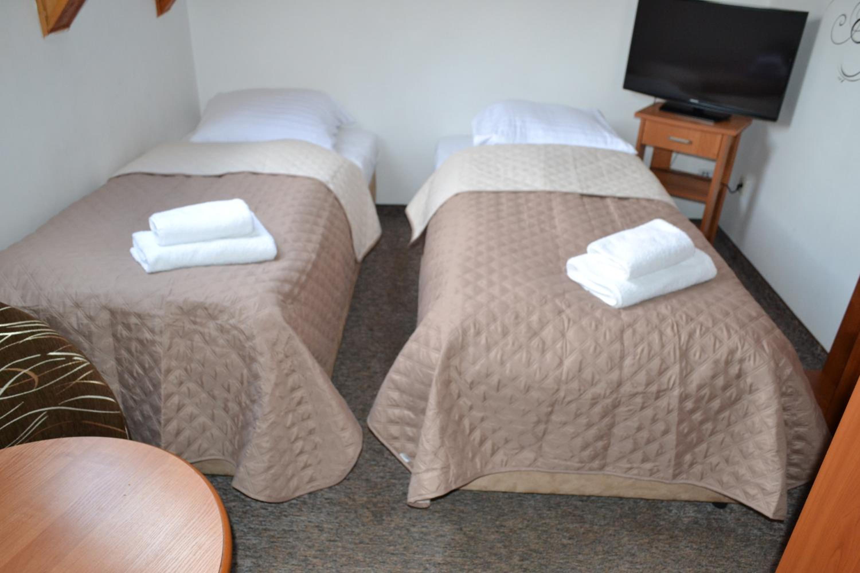 Twin Room - Photo 2