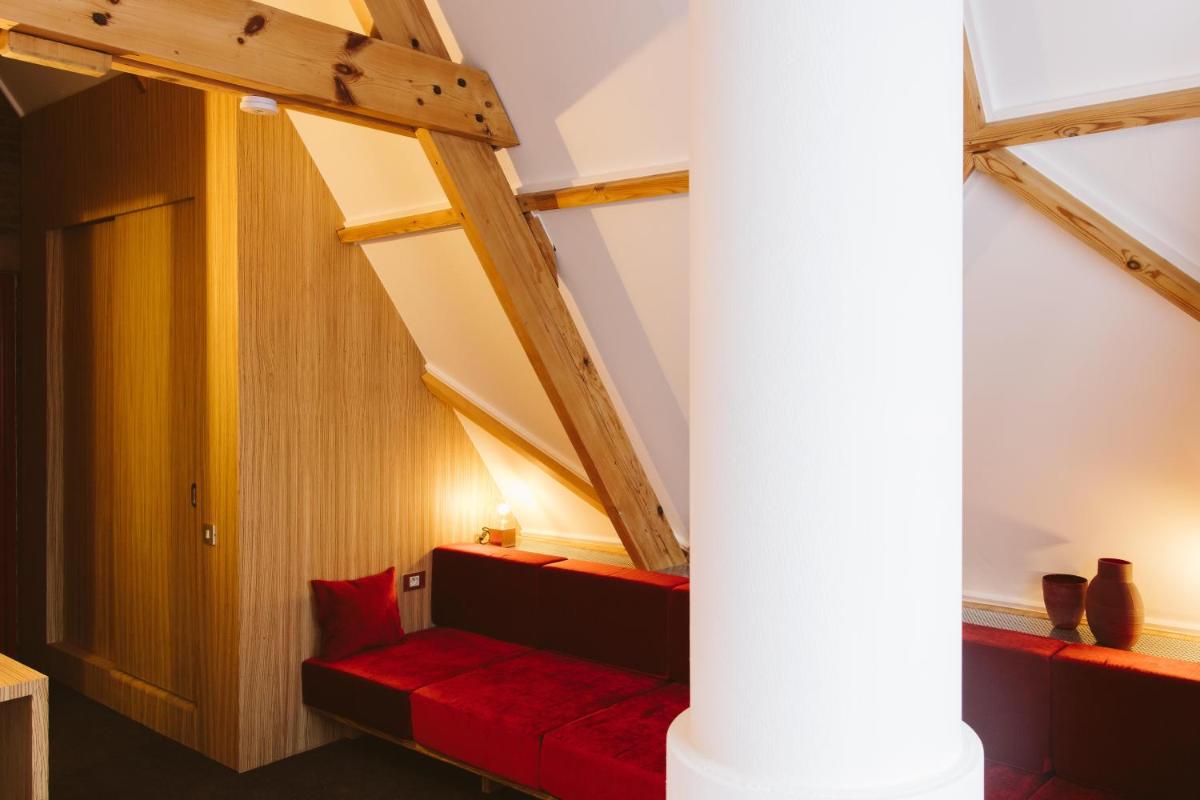 Deluxe Double Room (2 Adults + 1 Child) photo 2