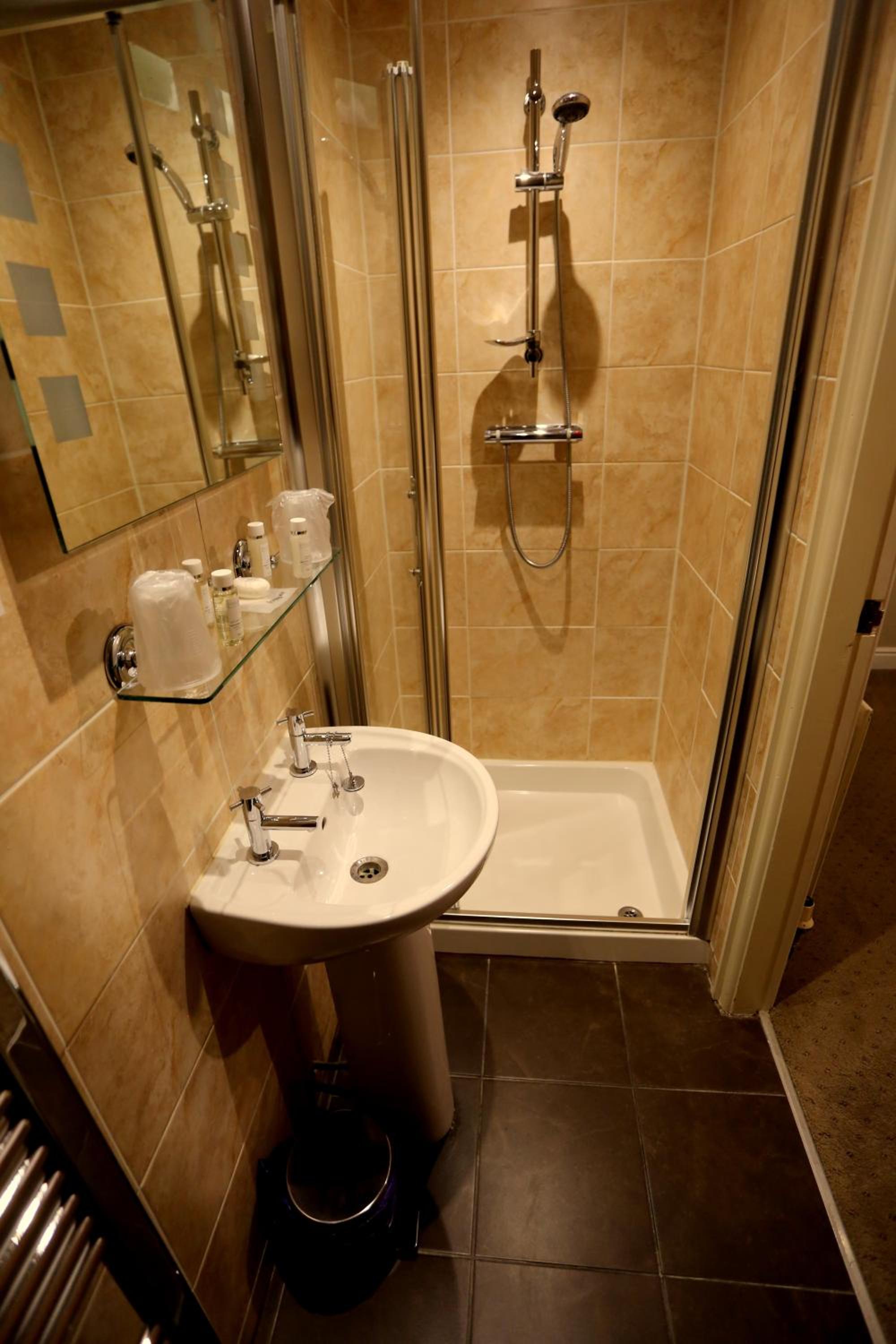 Double Room - Photo 11