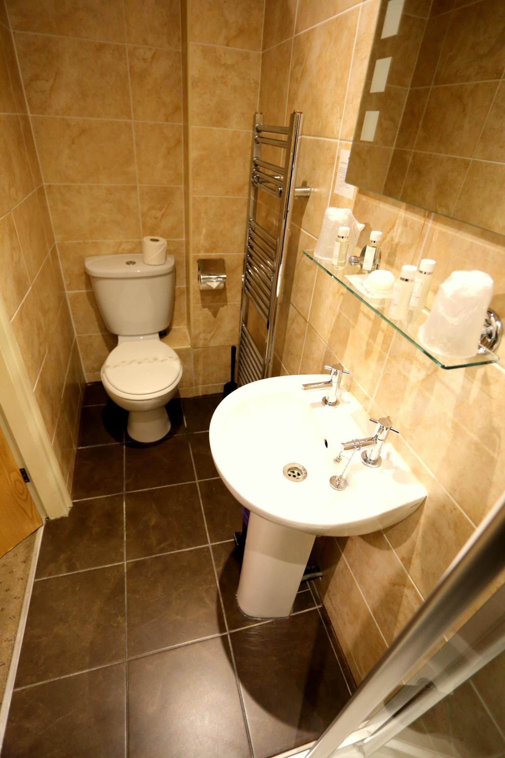 Double Room - Photo 4