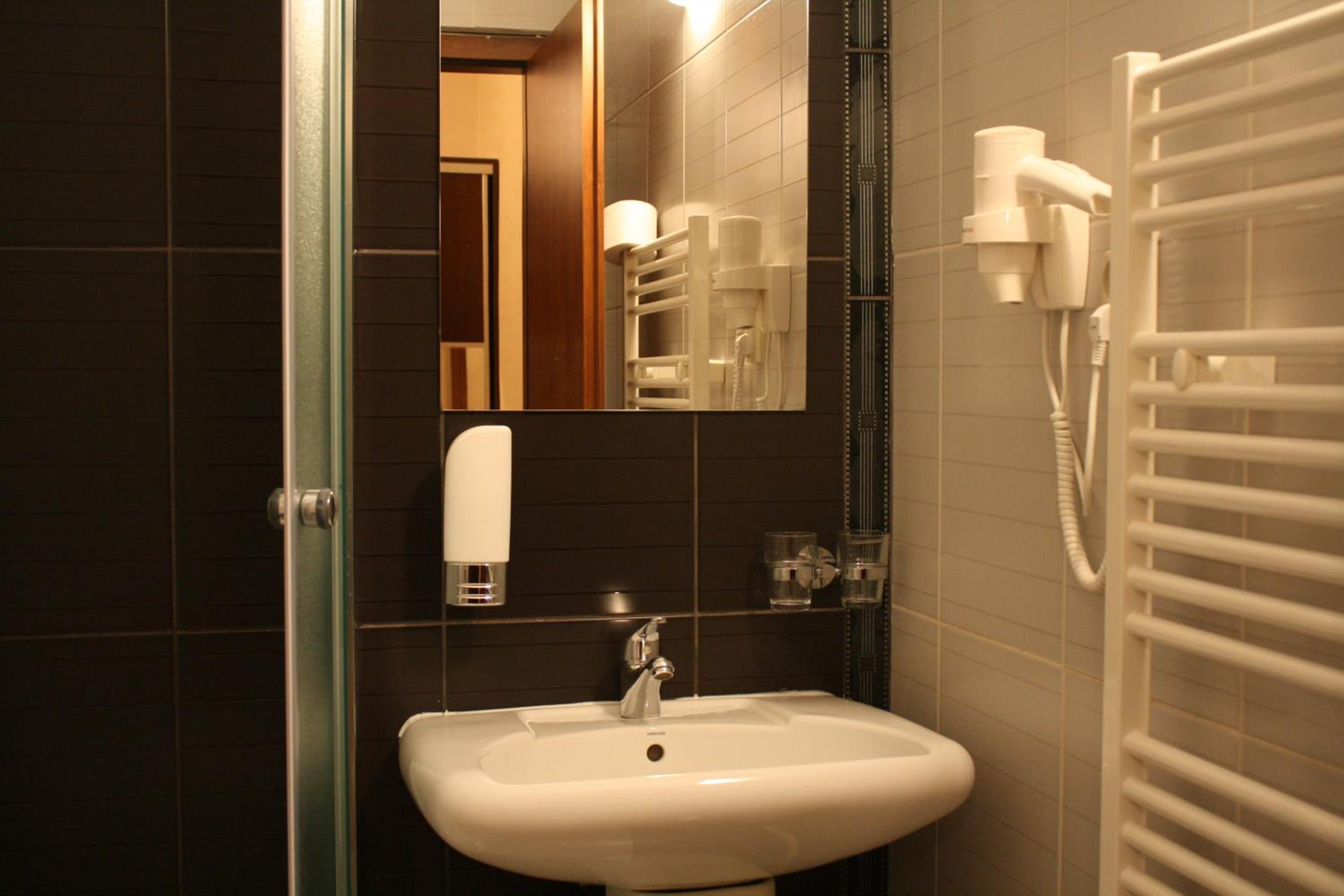Twin Room - Photo 4