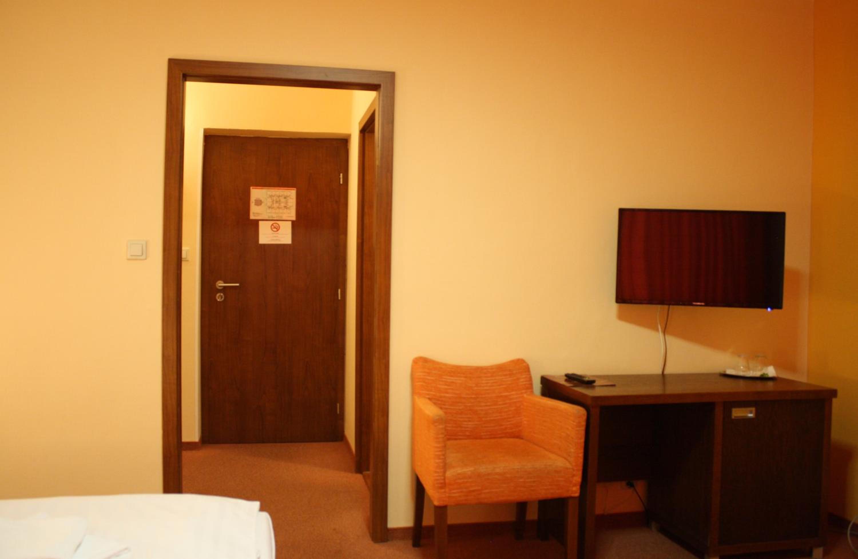 Double Room - Photo 5