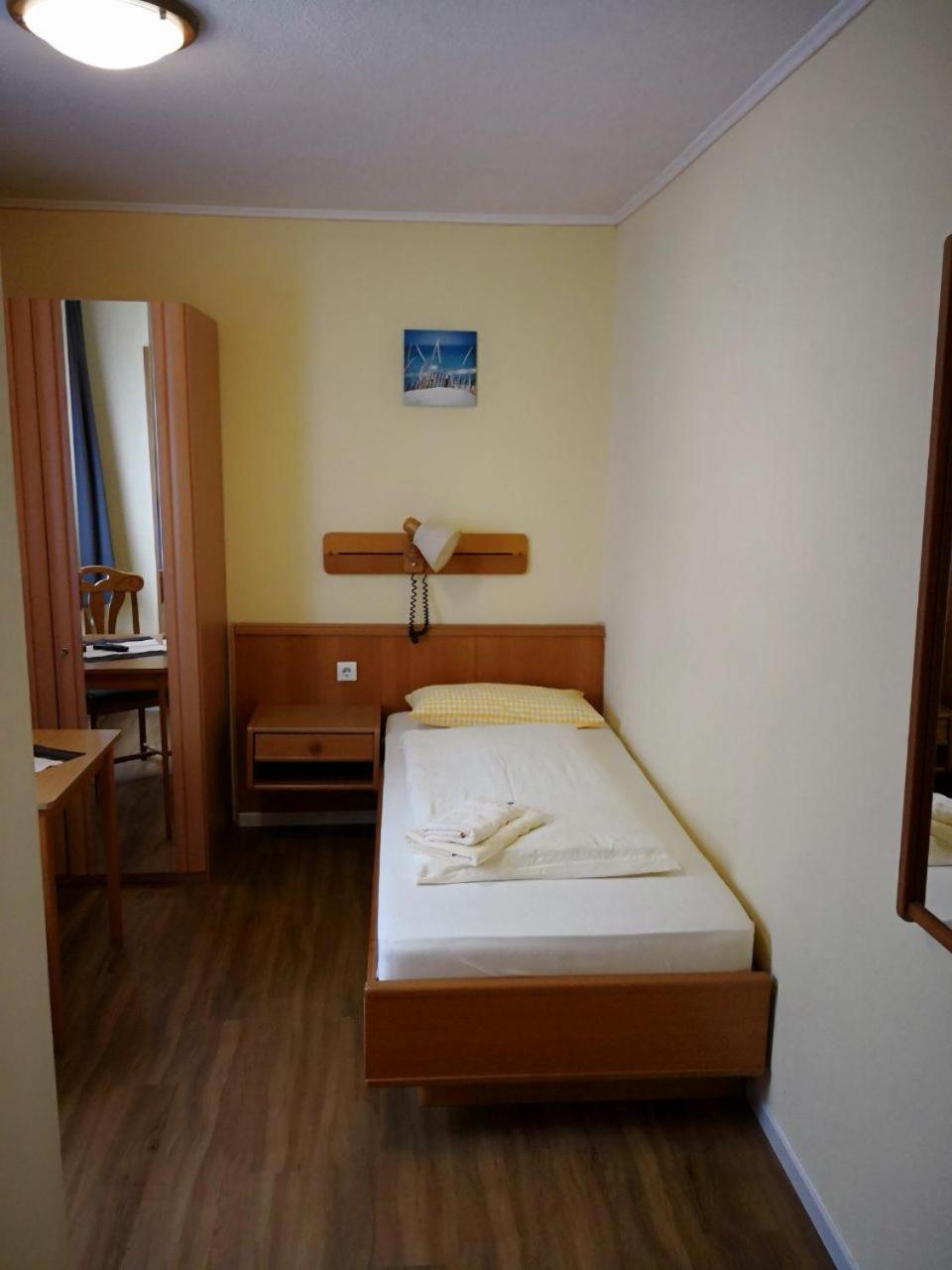 Single Room photo 2